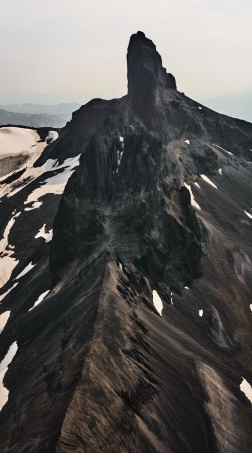 Mountains Coast #2, The Black Tusk, Colombie-Britannique, Canada en vente 1