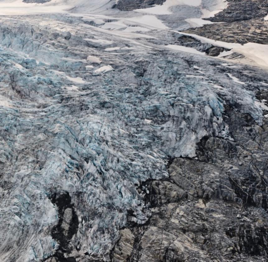 Montañas de la Costa nº 4, Glaciar en retroceso, Columbia Británica, Canadá - Photograph de Edward Burtynsky