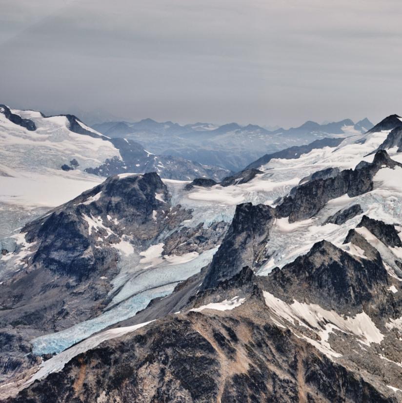 Montañas de la Costa nº 8, Columbia Británica, Canadá - Photograph de Edward Burtynsky