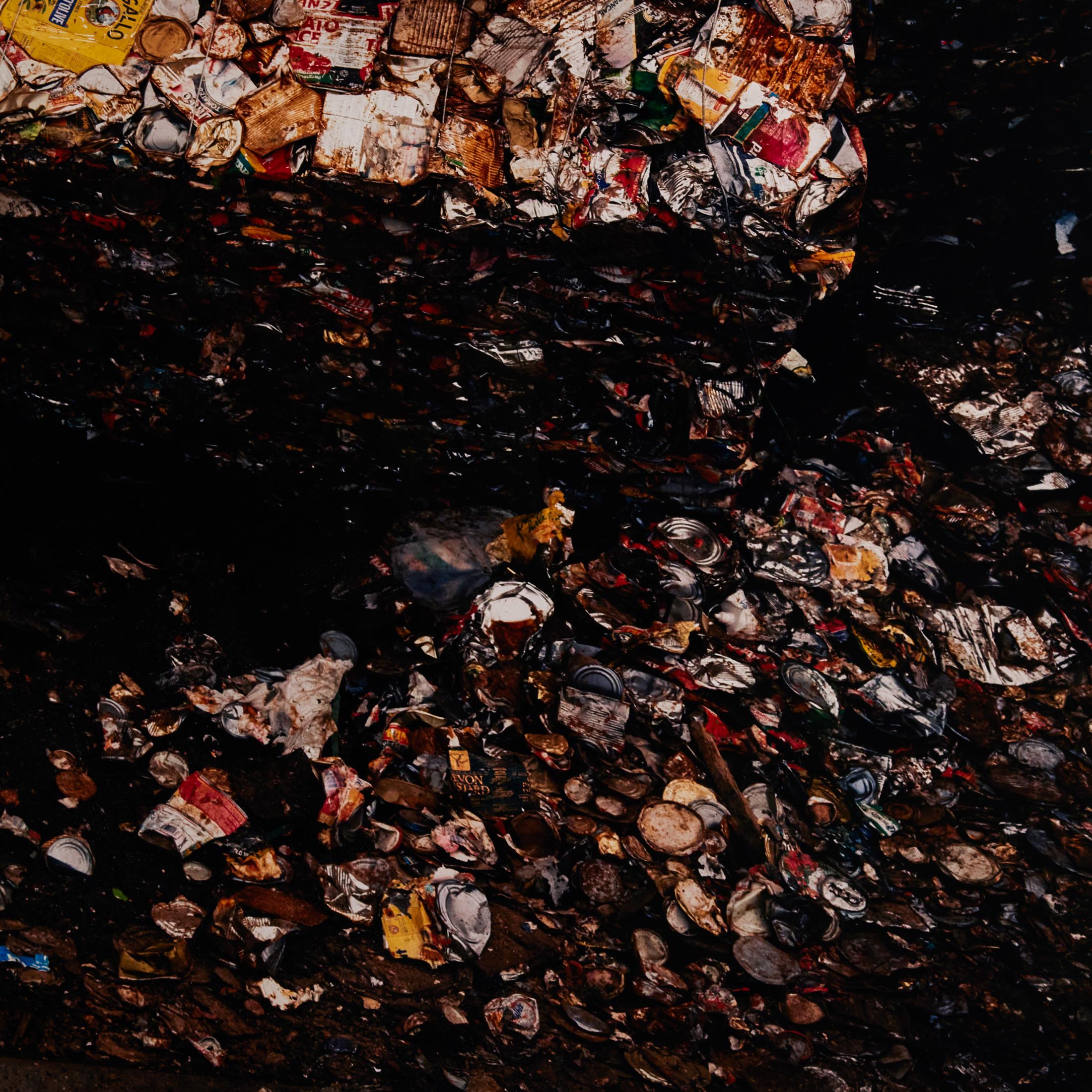 Verdichtete Blechdosen #2 (Zeitgenössisch), Photograph, von Edward Burtynsky