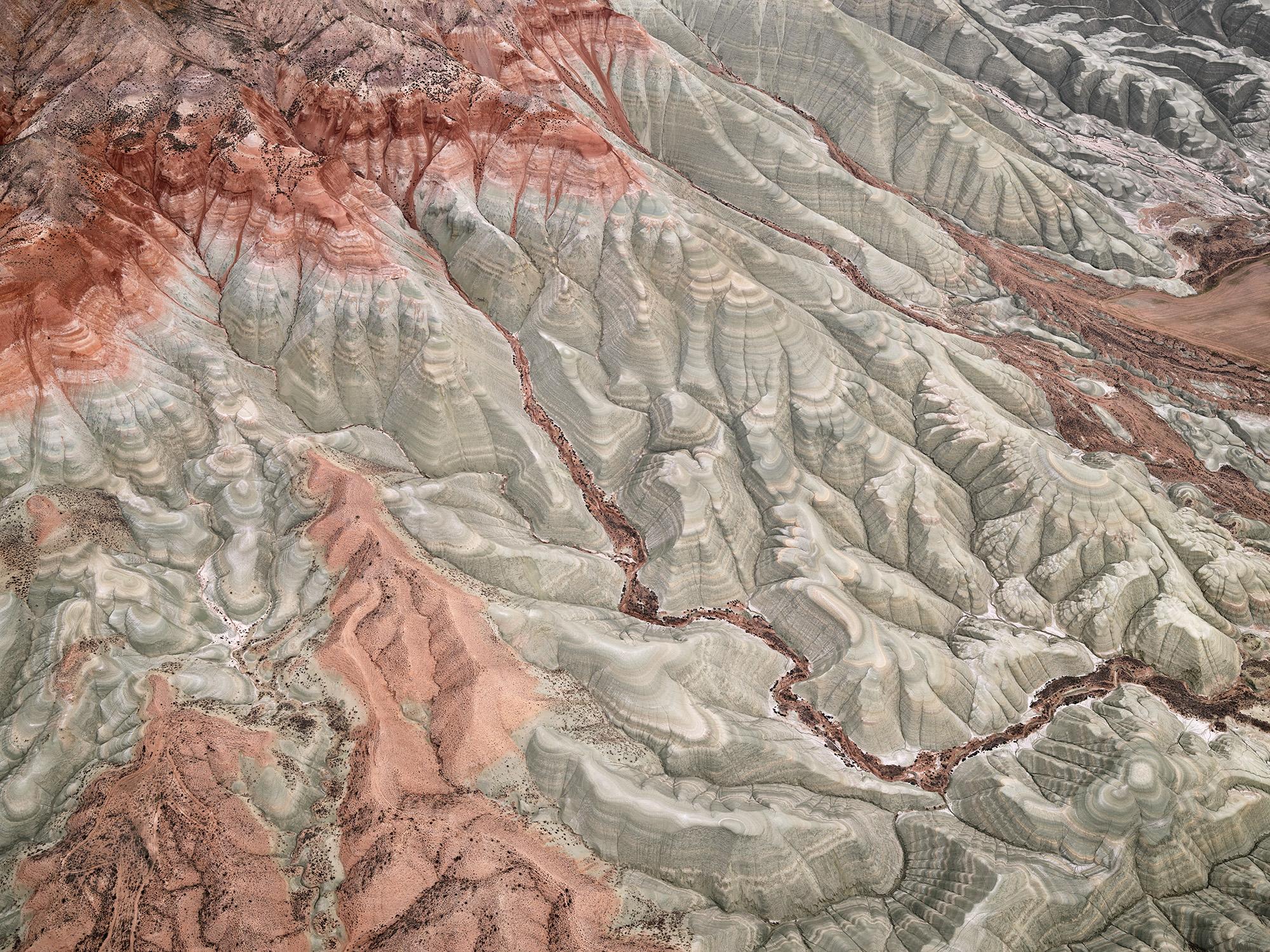 Edward Burtynsky Color Photograph - Erosion #4, Nallıhan, Ankara Province, Türkiye – Burtynsky, Landscape, Abstract
