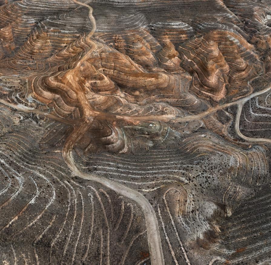 Erosionsschutz #1, Yesilhisar, Zentralanatolien, Türkei - Burtynsky, Landschaft (Grau), Landscape Photograph, von Edward Burtynsky