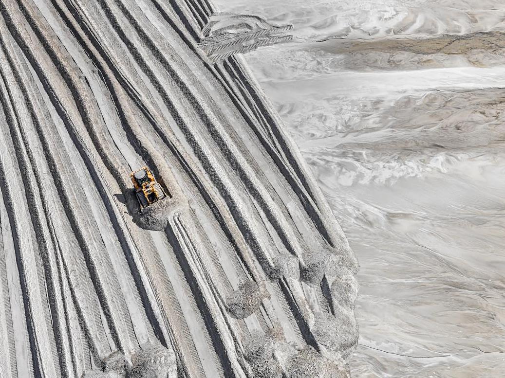 Phosphor Tailings Pond #4, in der Nähe von Lakeland, Florida, USA - Edward Burtynsky im Angebot 1