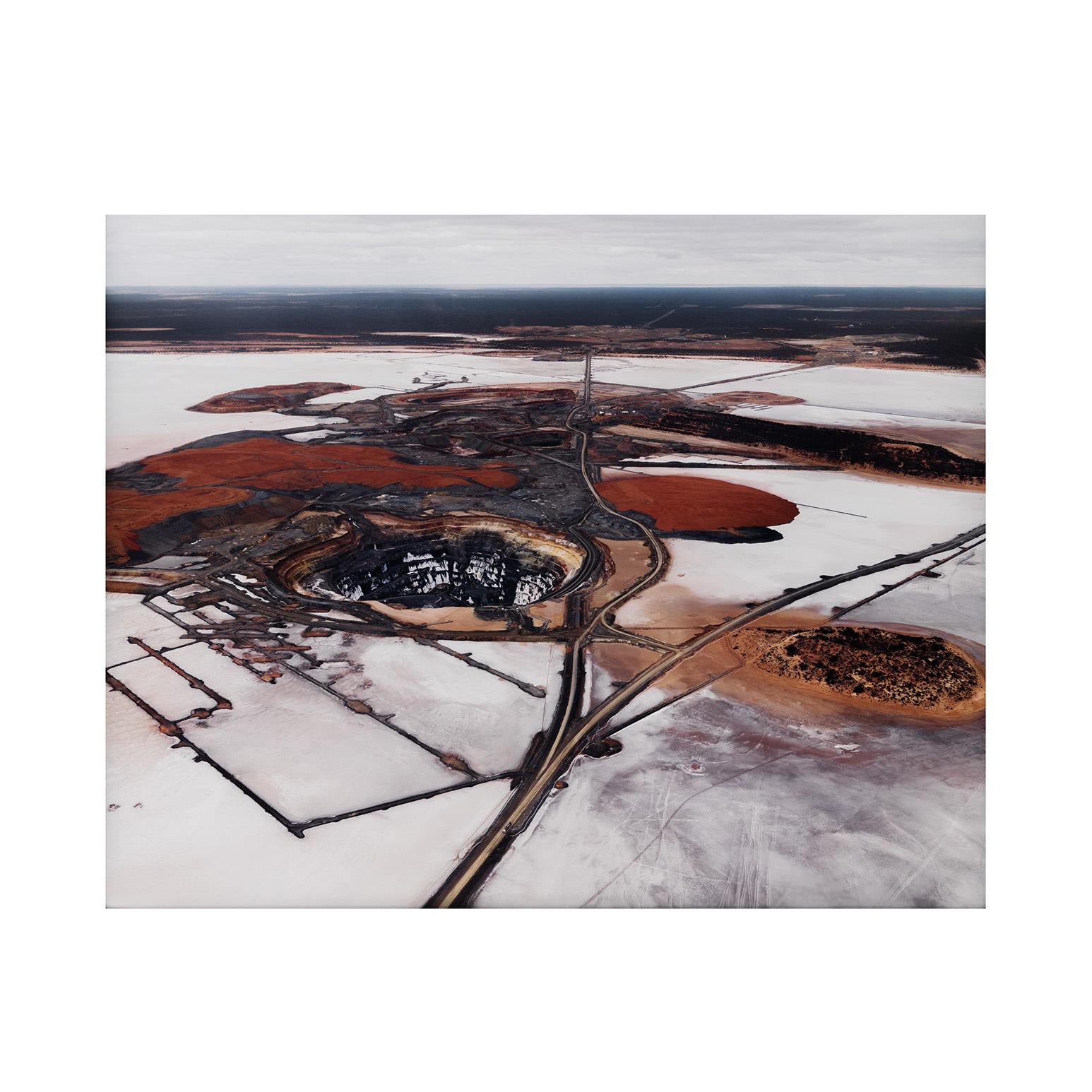 Operazioni di Silver Lake #2, Lago Lefroy, Australia Occidentale, 2007 - Photograph di Edward Burtynsky