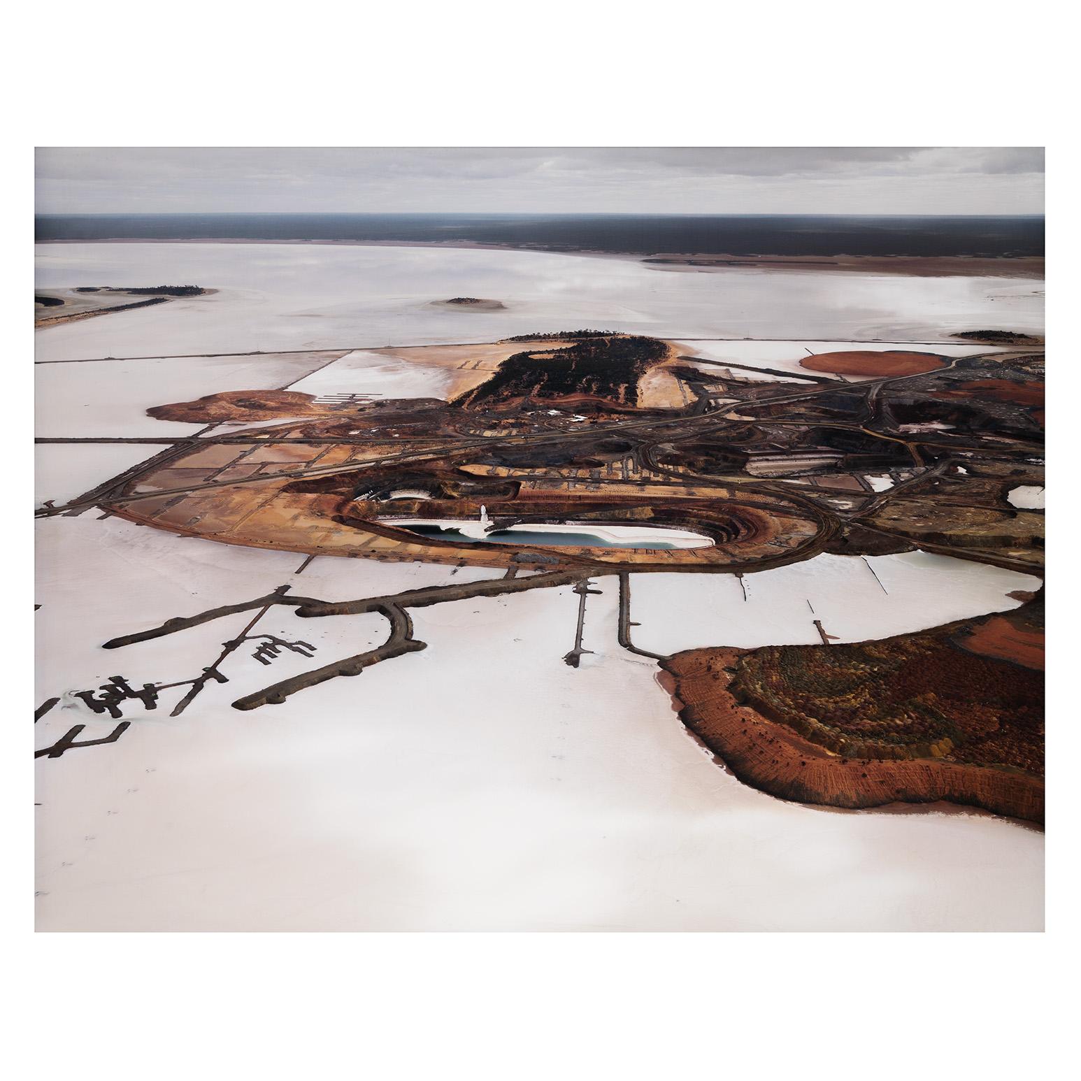 Operaciones Silver Lake nº 3, Lago Lefroy, Australia Occidental, 2007 - Photograph de Edward Burtynsky