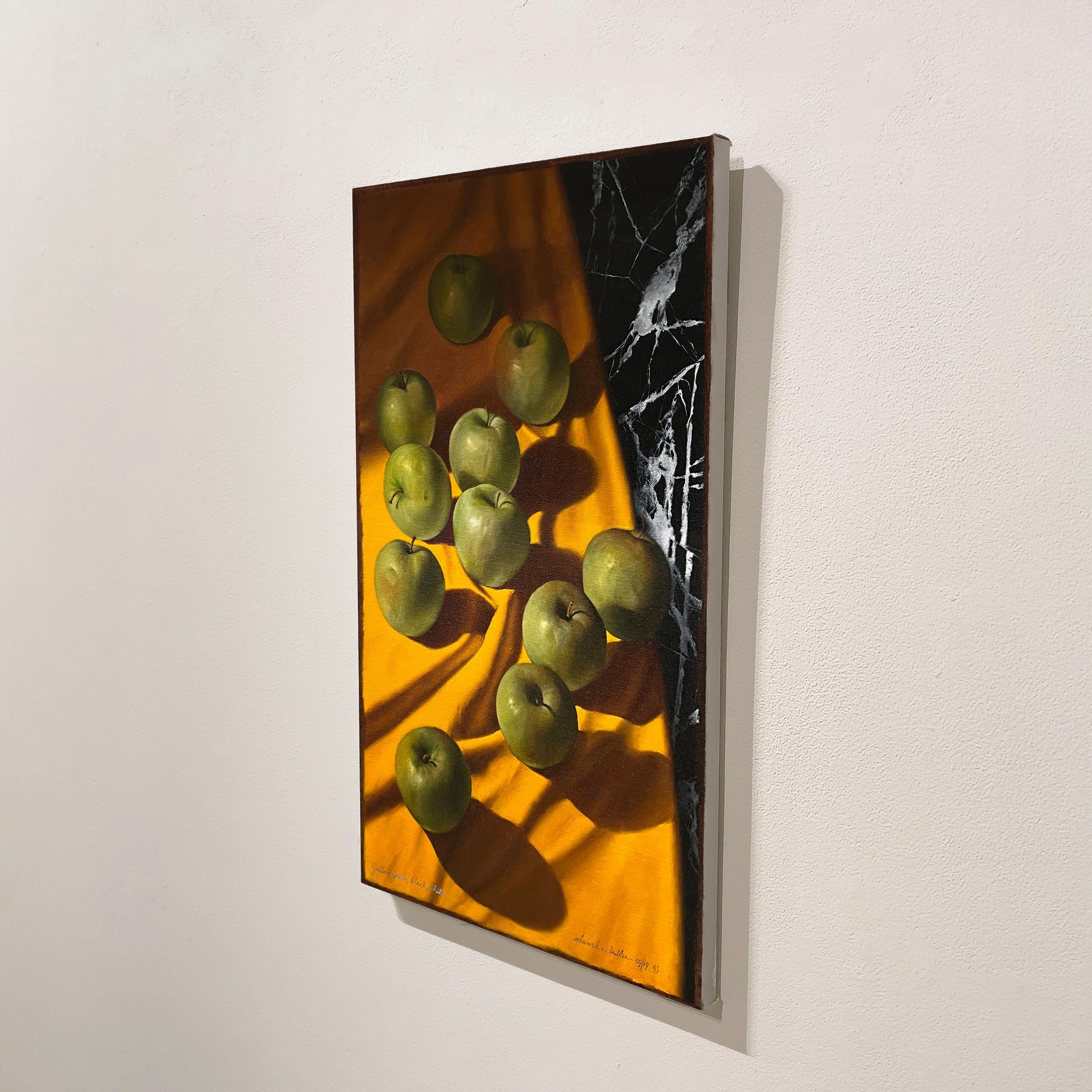 YELLOW, GREEN, BLACK, WHITE - Réalisme contemporain / Nature morte - Pommes de couleur - Contemporain Painting par Edward Butler