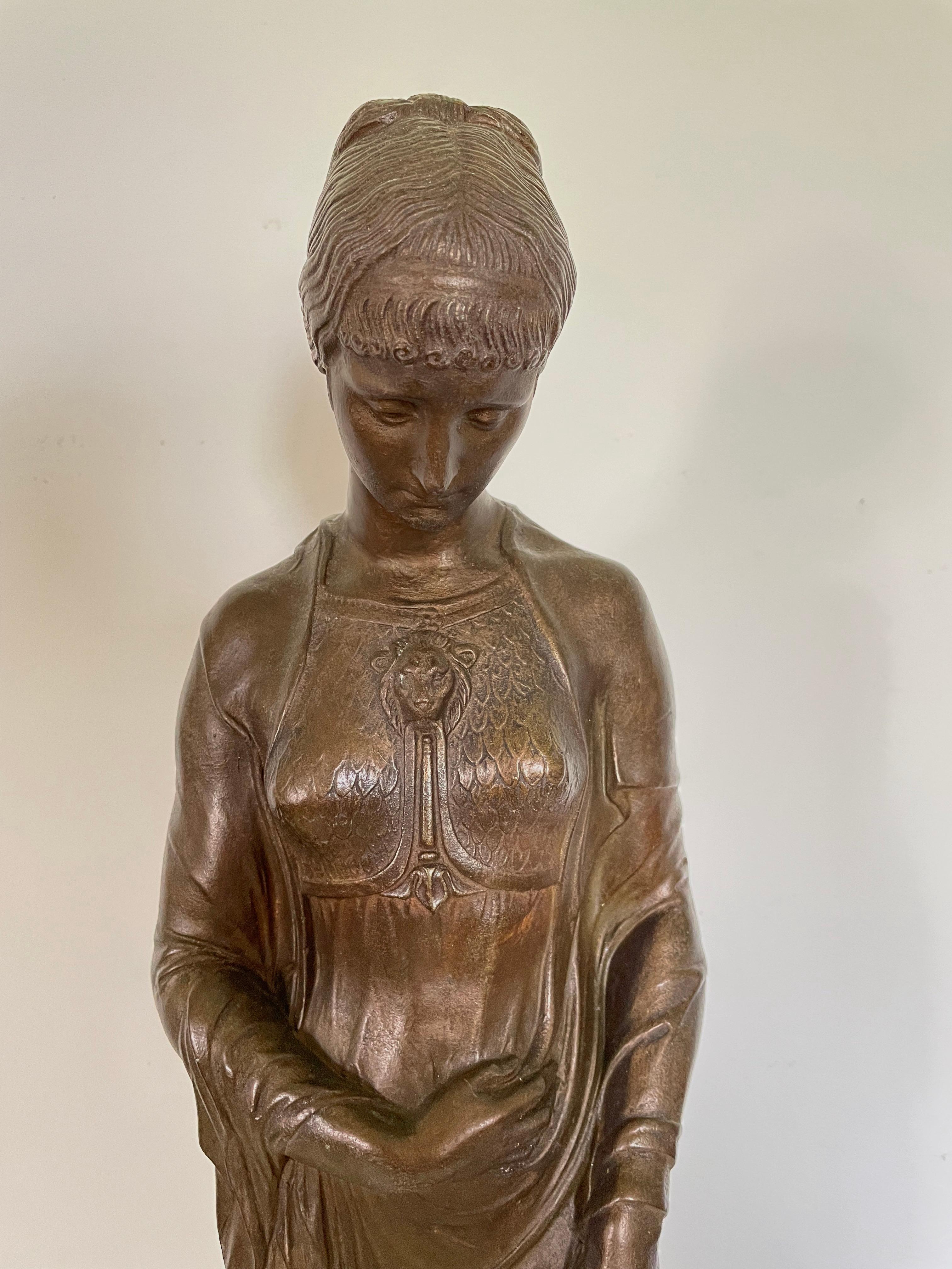 EDWARD CARTER PRESTON
(1885-1965)

Athéna

Signé : E CARTER PRESTON
Plâtre bronzé

59 cm, 23 ¼ in. de haut

Edward Carter Preston est surtout connu comme le concepteur des plaques commémoratives en bronze remises aux familles des militaires