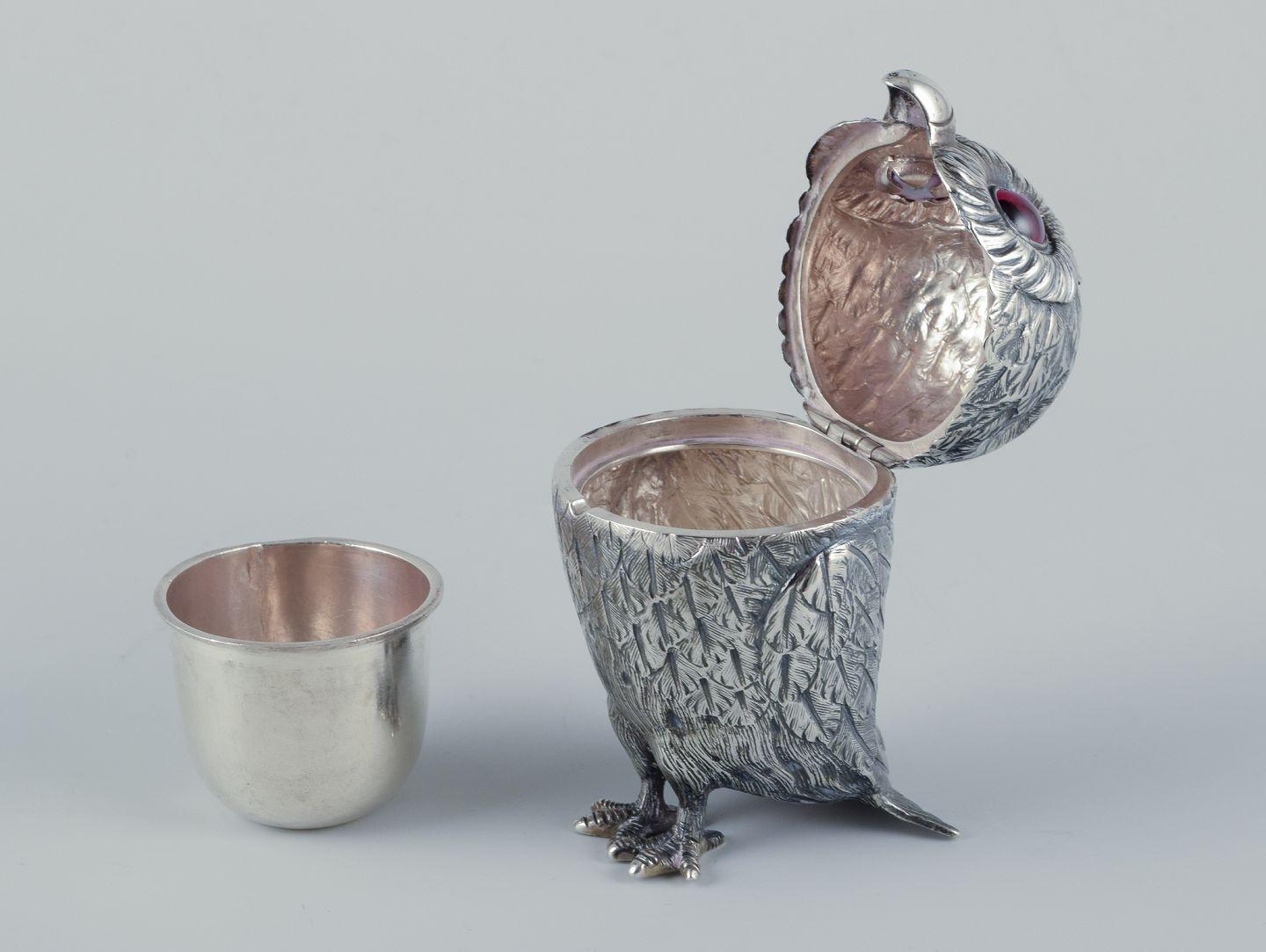Edward Charles Brown. Seltenes Senfglas in Form einer Eule. im Zustand „Hervorragend“ im Angebot in Copenhagen, DK