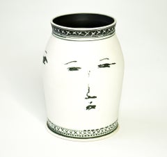 Porzellan „Three III“ von Edward Eberle mit Terra Sigillata-Vase, signiert 1999