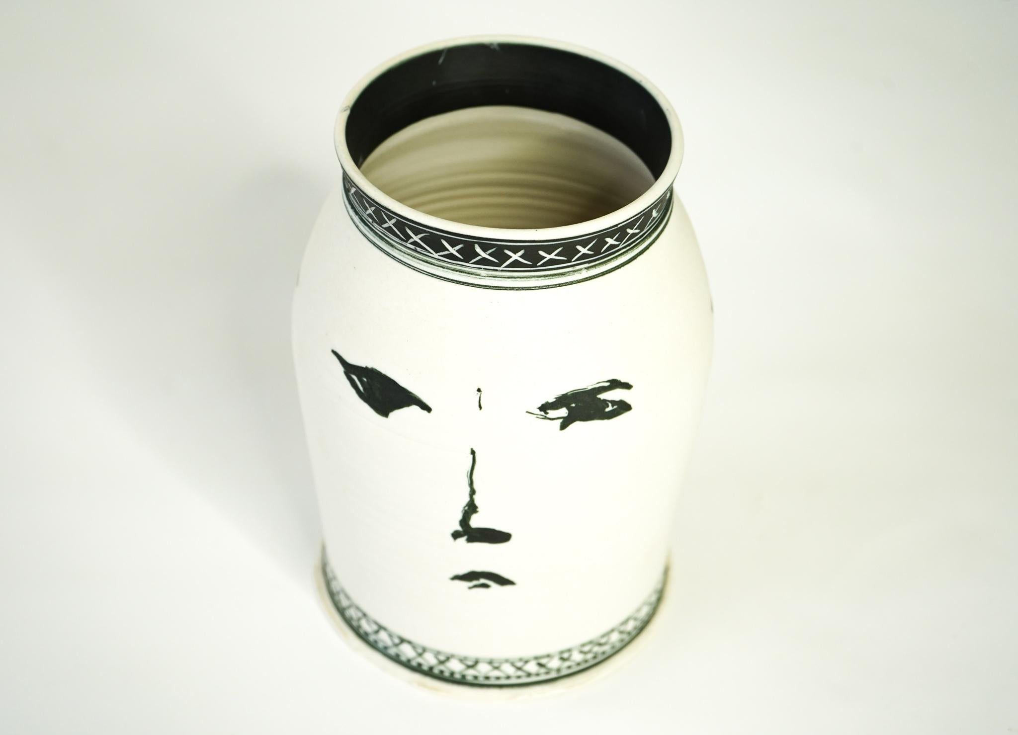 Américain Vase Trois III en porcelaine avec Sigillata Terra, signé Edward Eberle, 1999