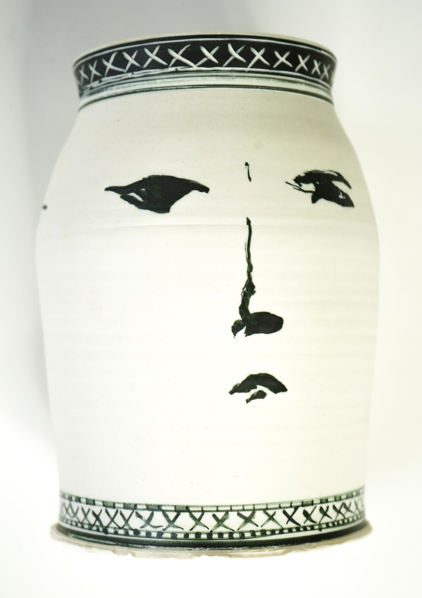 Porzellan „Three III“ von Edward Eberle mit Terra Sigillata-Vase, signiert 1999 (20. Jahrhundert)