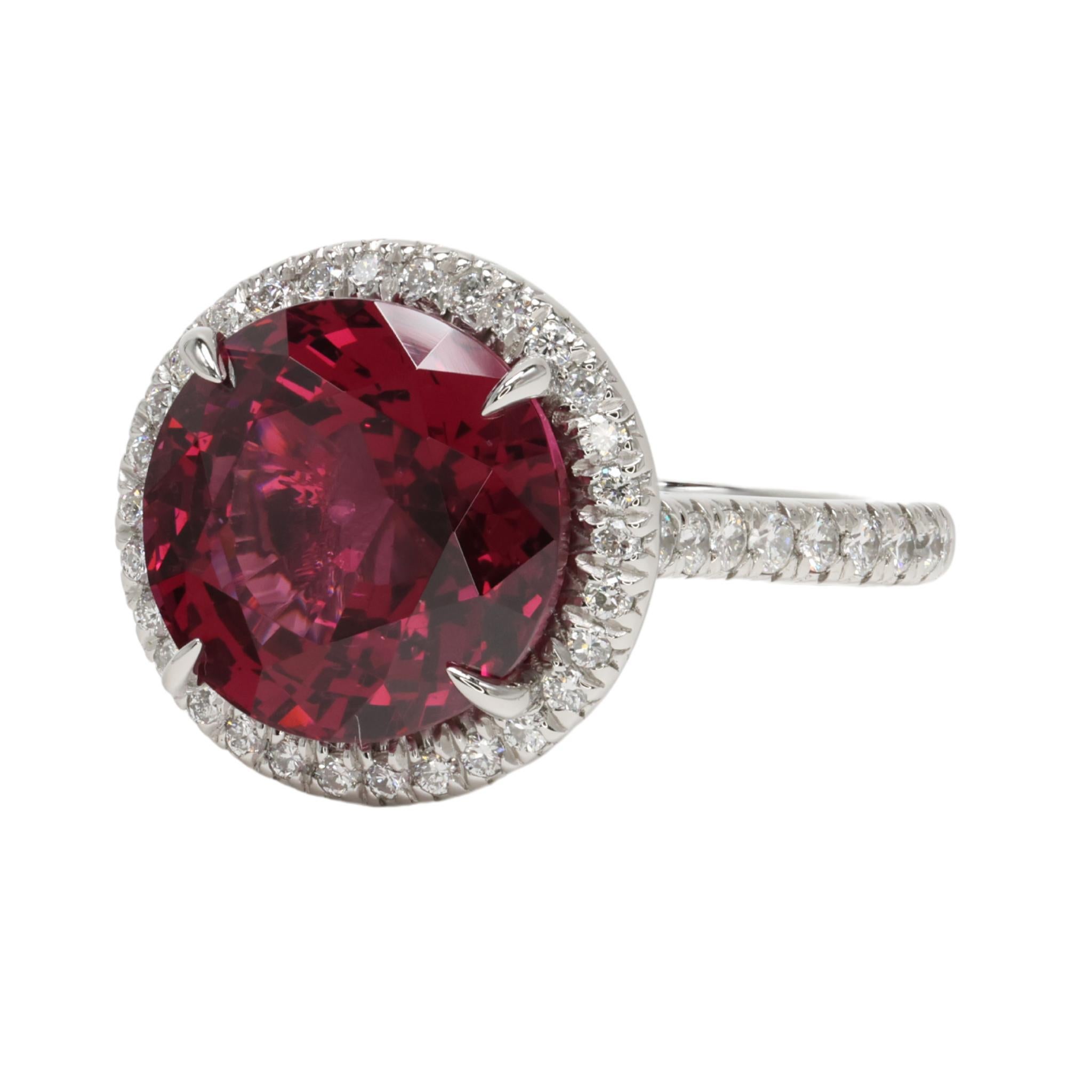 Moderne Edward Elise Bague cocktail en platine avec halo de diamants et spinelle rouge de 7,90 carats GIA en vente