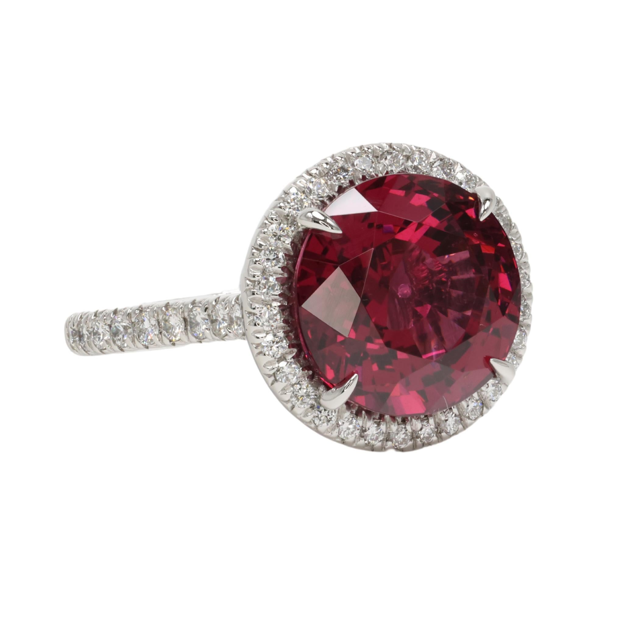 Taille ronde Edward Elise Bague cocktail en platine avec halo de diamants et spinelle rouge de 7,90 carats GIA en vente