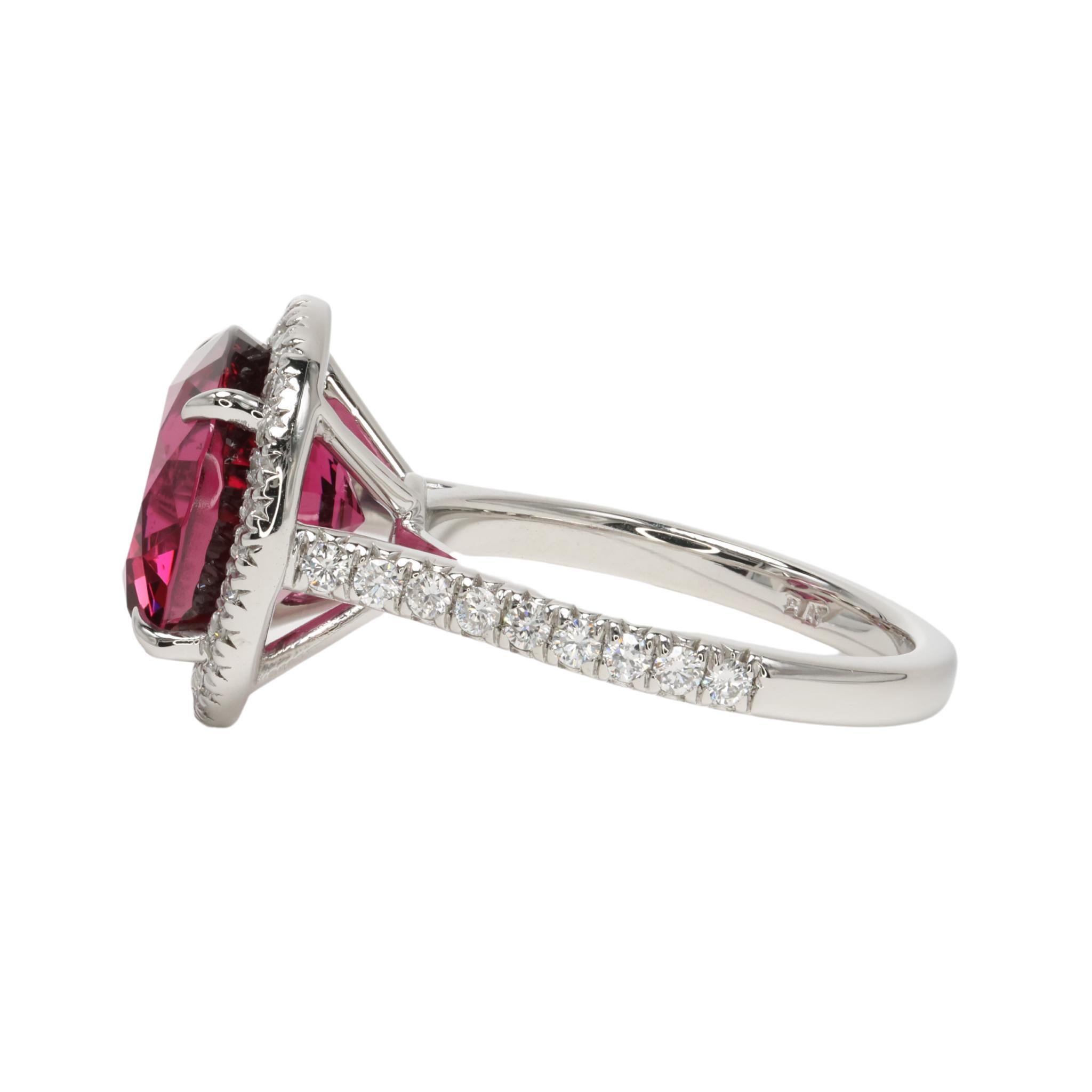 Edward Elise Bague cocktail en platine avec halo de diamants et spinelle rouge de 7,90 carats GIA Unisexe en vente