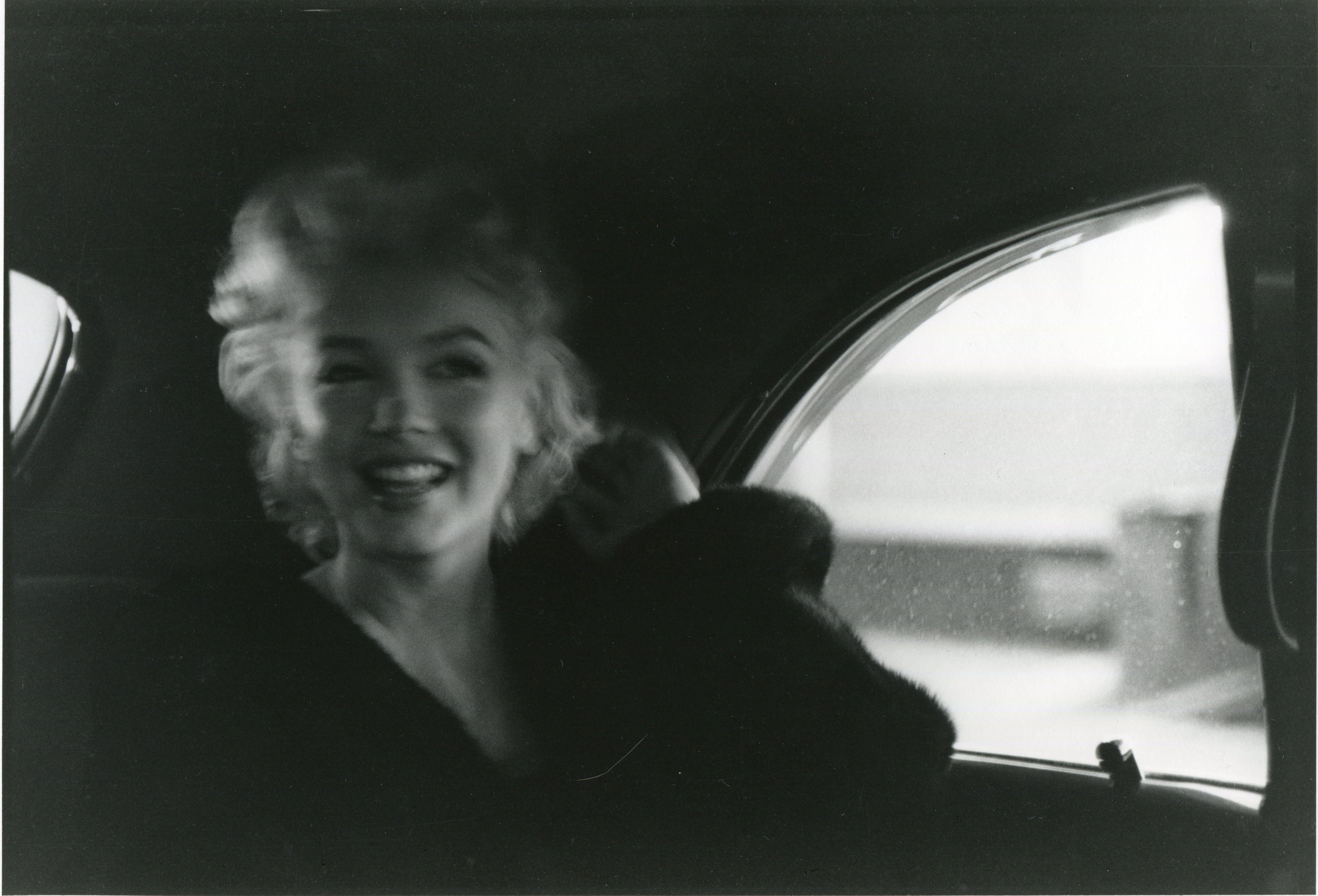 Marilyn Monroe, print of 1988 from original negative - Modern Photograph by Edward Feingersh
