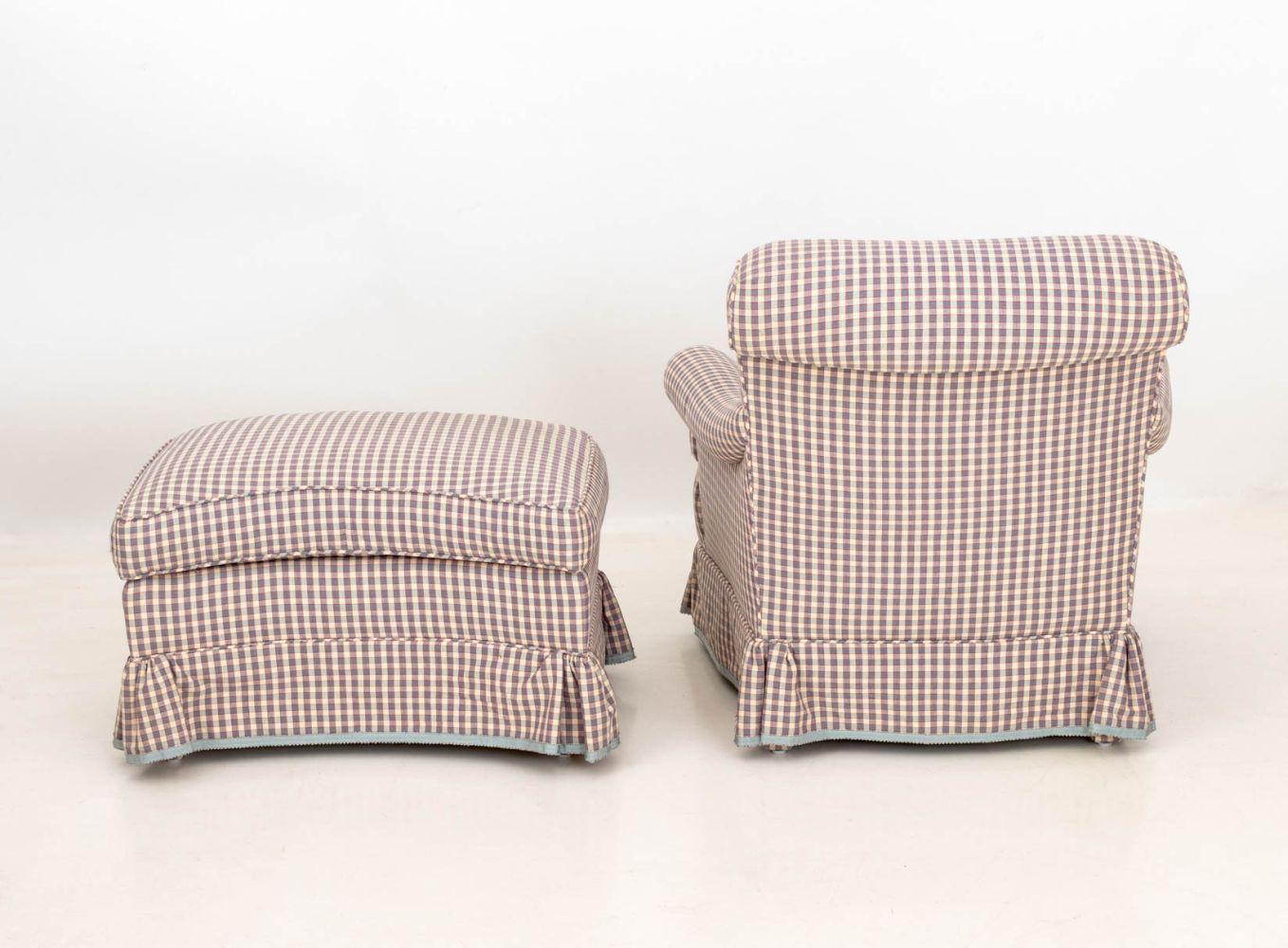 Tappezzeria Edward Ferrell Ltd. Sedia e ottomana imbottiti in vendita