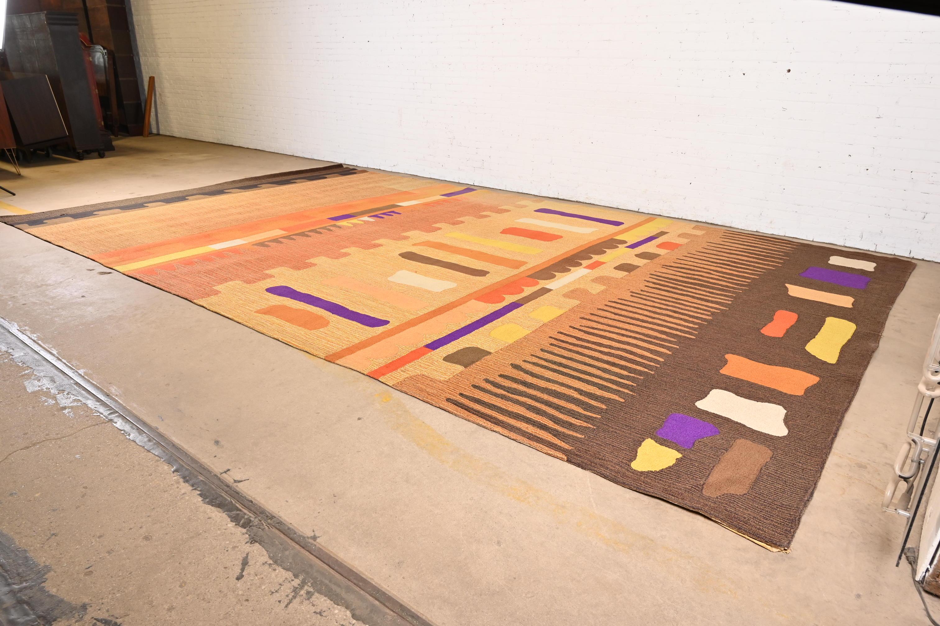 Mid-Century moderno Tappeto astratto di grandi dimensioni Edward Fields, metà del secolo scorso, CIRCA 1970 in vendita