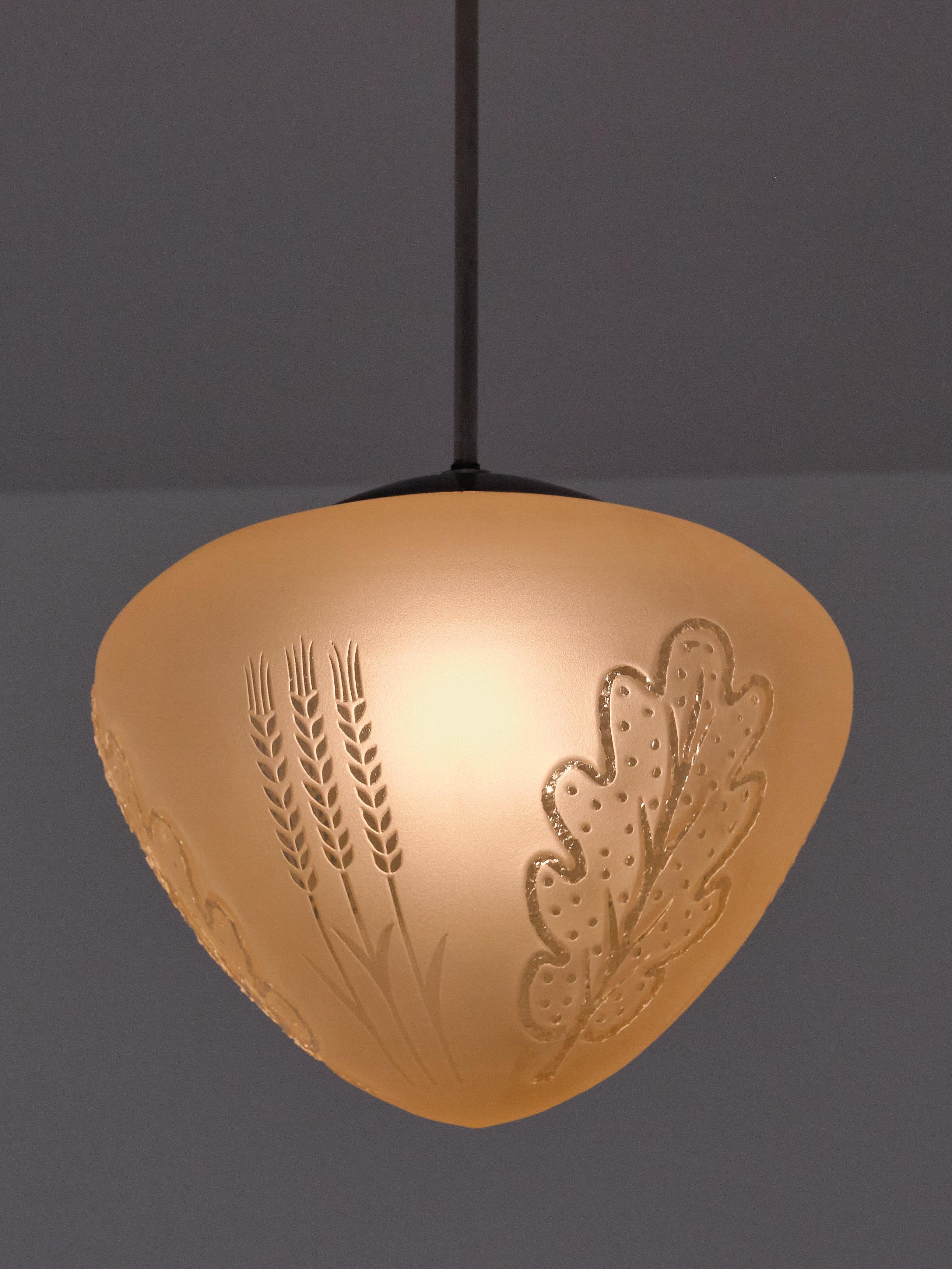 Edward Hald Attributed Pendant Lamp, Decorated Glass, Orrefors, Sweden, 1930s For Sale 4