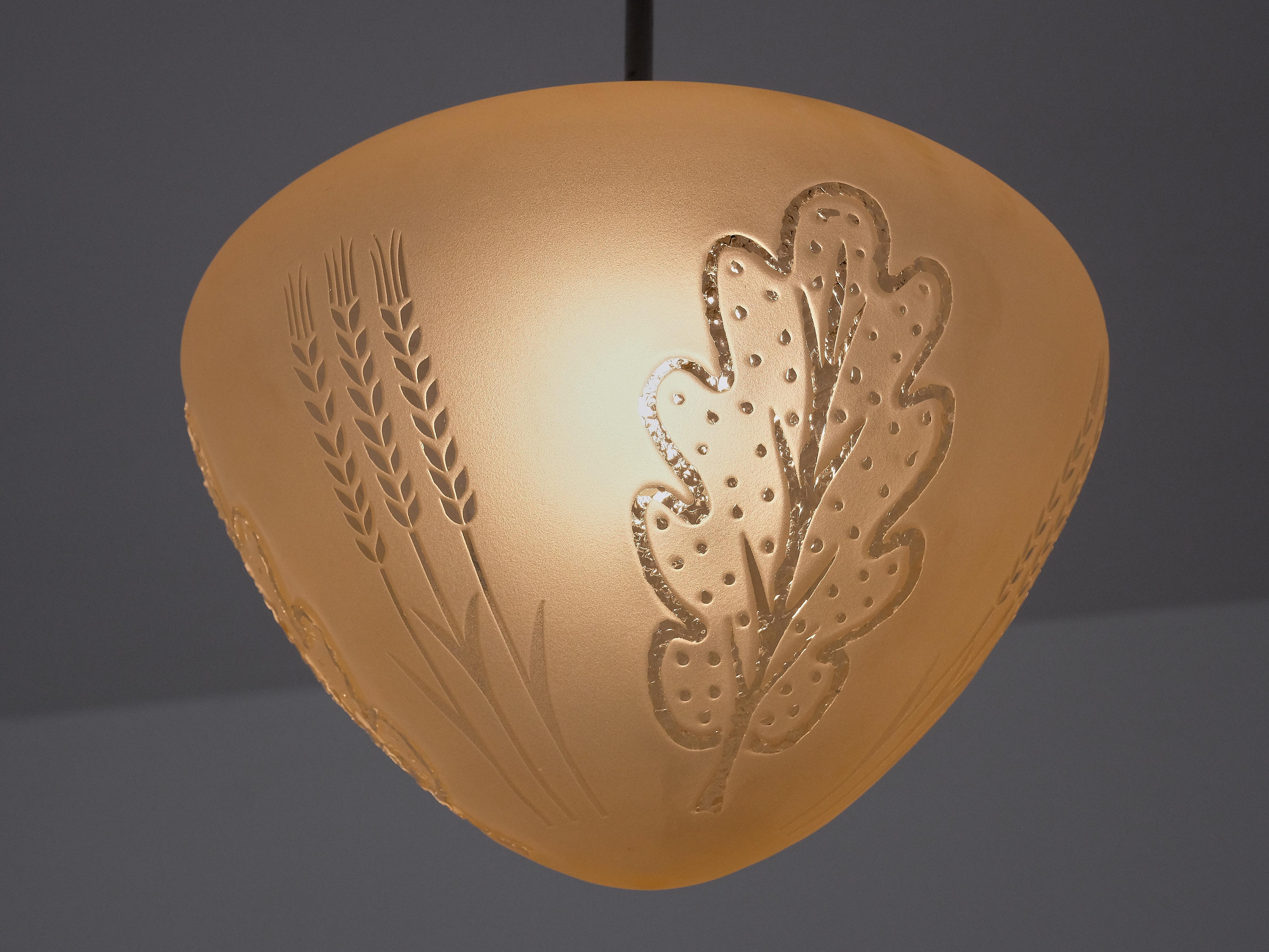Edward Hald Attributed Pendant Lamp, Decorated Glass, Orrefors, Sweden, 1930s In Good Condition For Sale In The Hague, NL