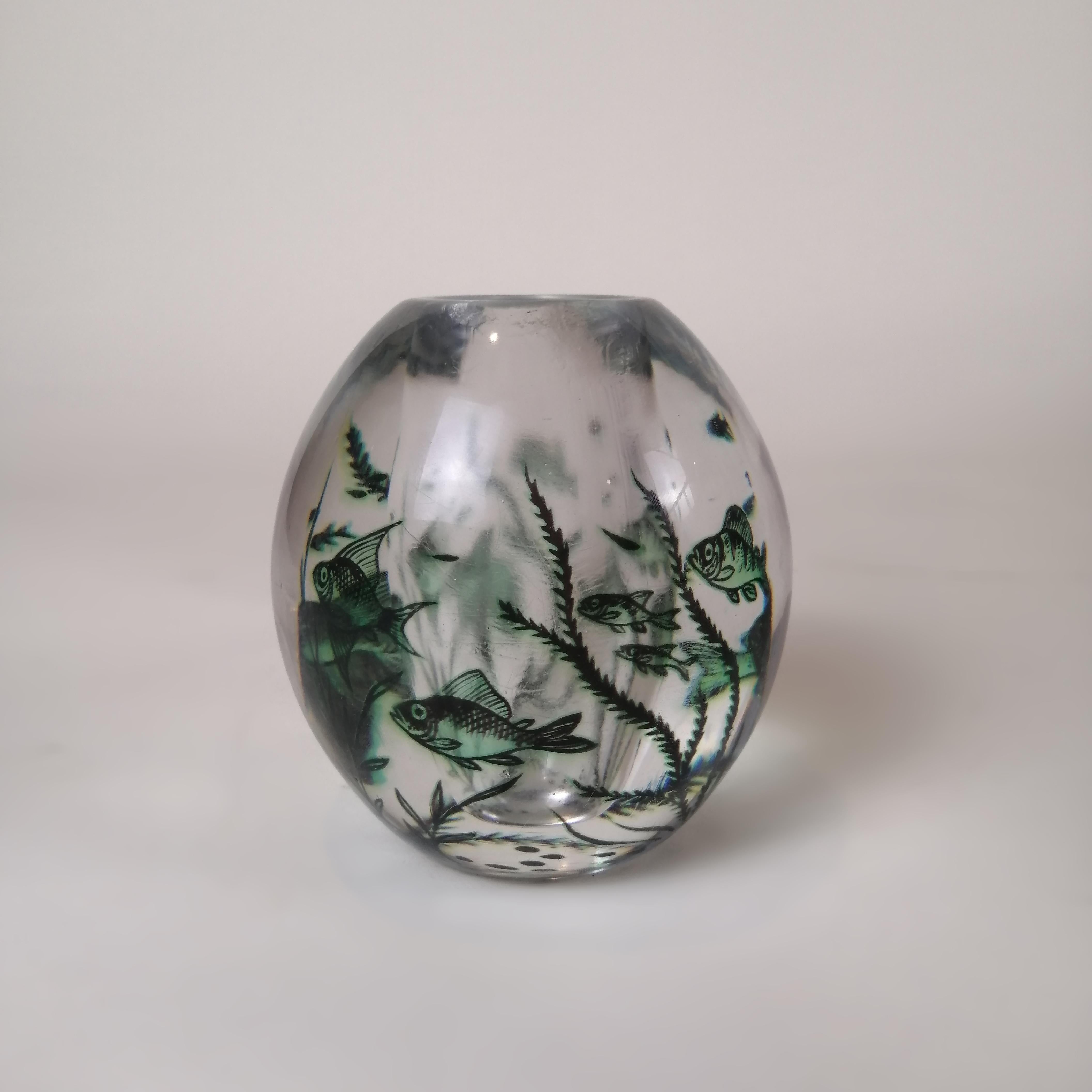 Edward Hald for Orrefors 1948 Fish Graal Flower Vase In Good Condition For Sale In Mexico City, MX
