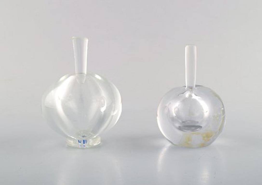 Edward Hald for Orrefors. A collection of six mouth blown flacons in clear art glass. Designed in the 1940s.
In very good condition.
Sticker.
Largest gauge: 11 x 8.5 cm.