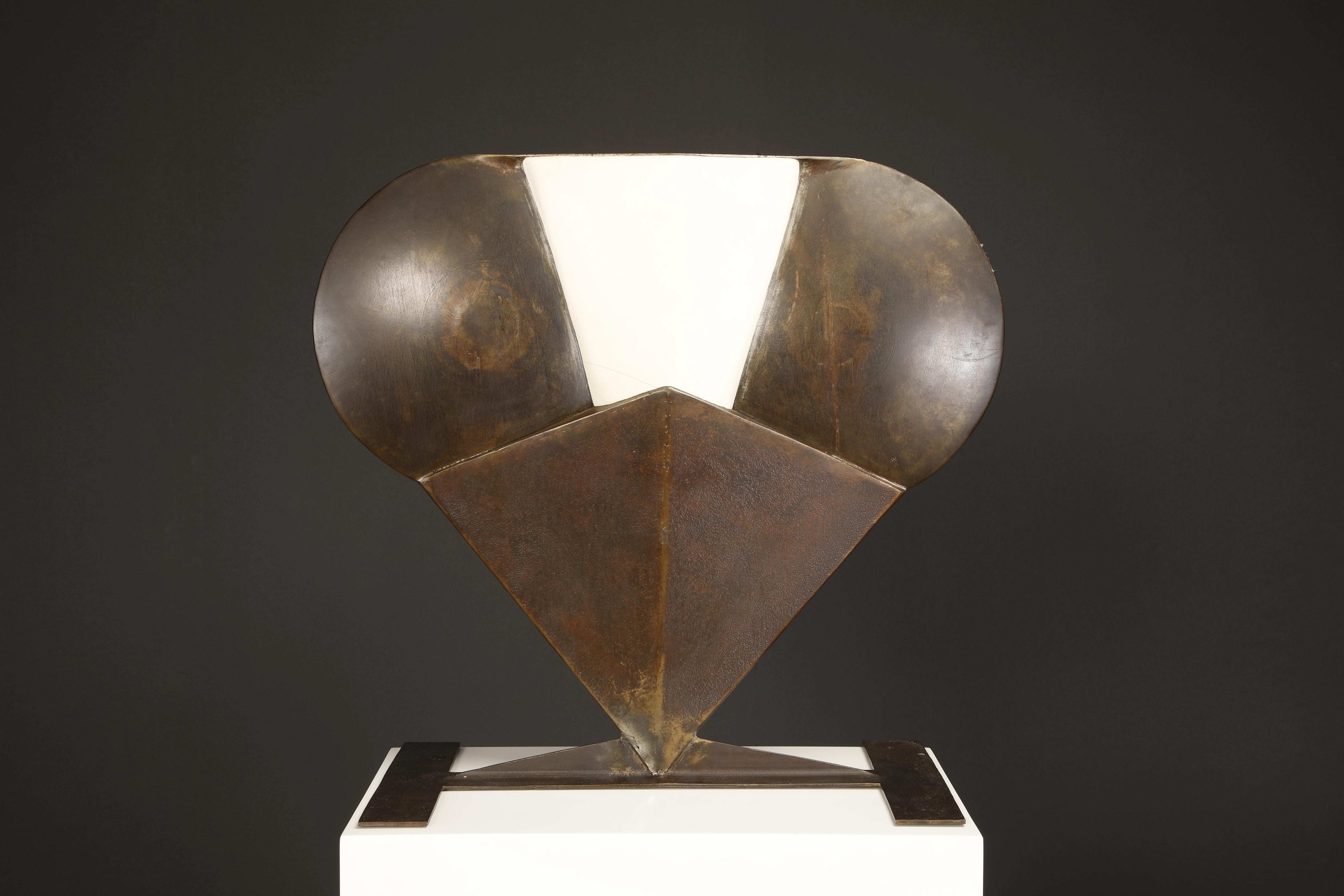 Edward Higgins Escultura de búho de acero y epoxi sobre pedestal, firmada y fechada en 1960 mediados del siglo XX en venta