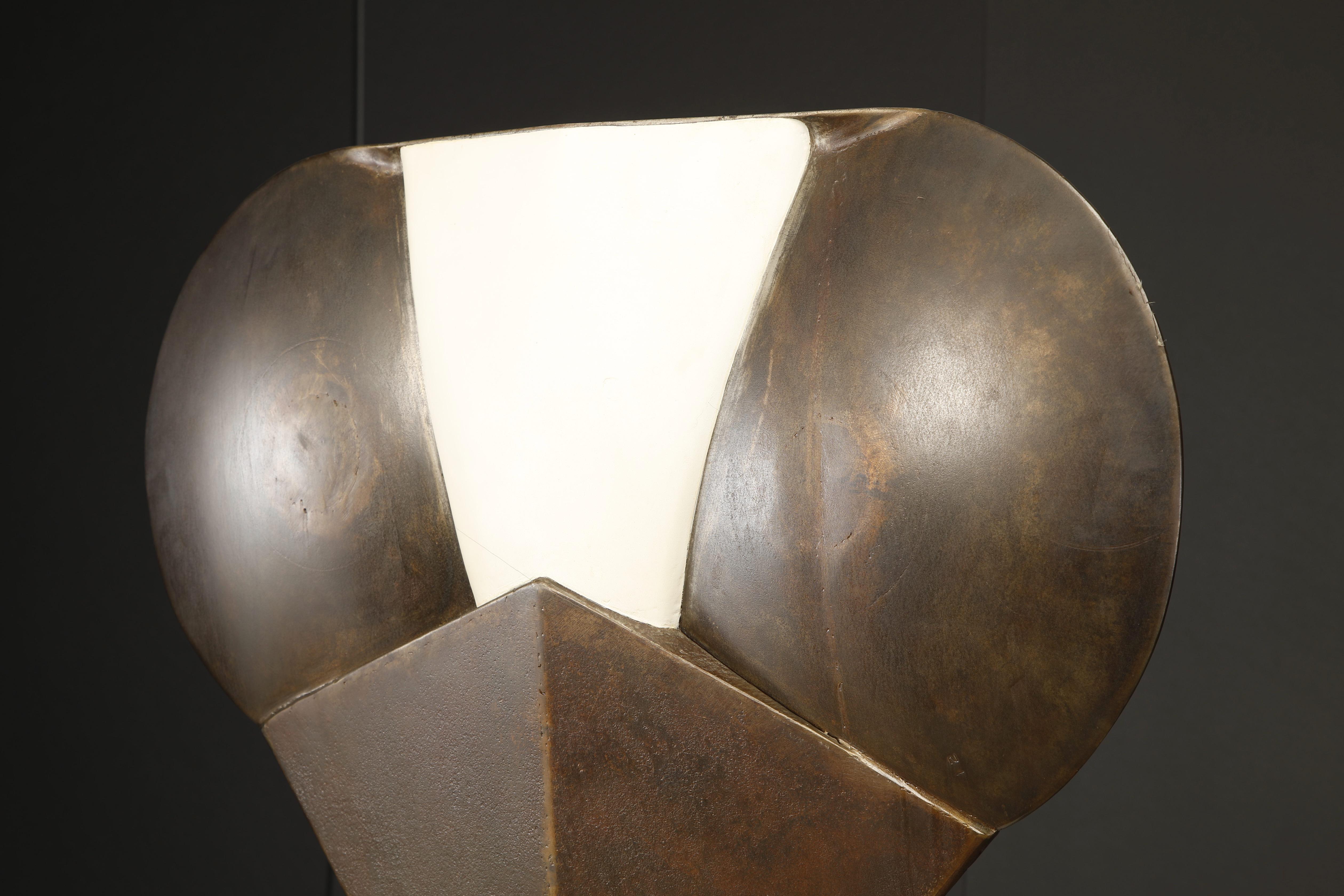 Edward Higgins Escultura de búho de acero y epoxi sobre pedestal, firmada y fechada en 1960 Acero en venta