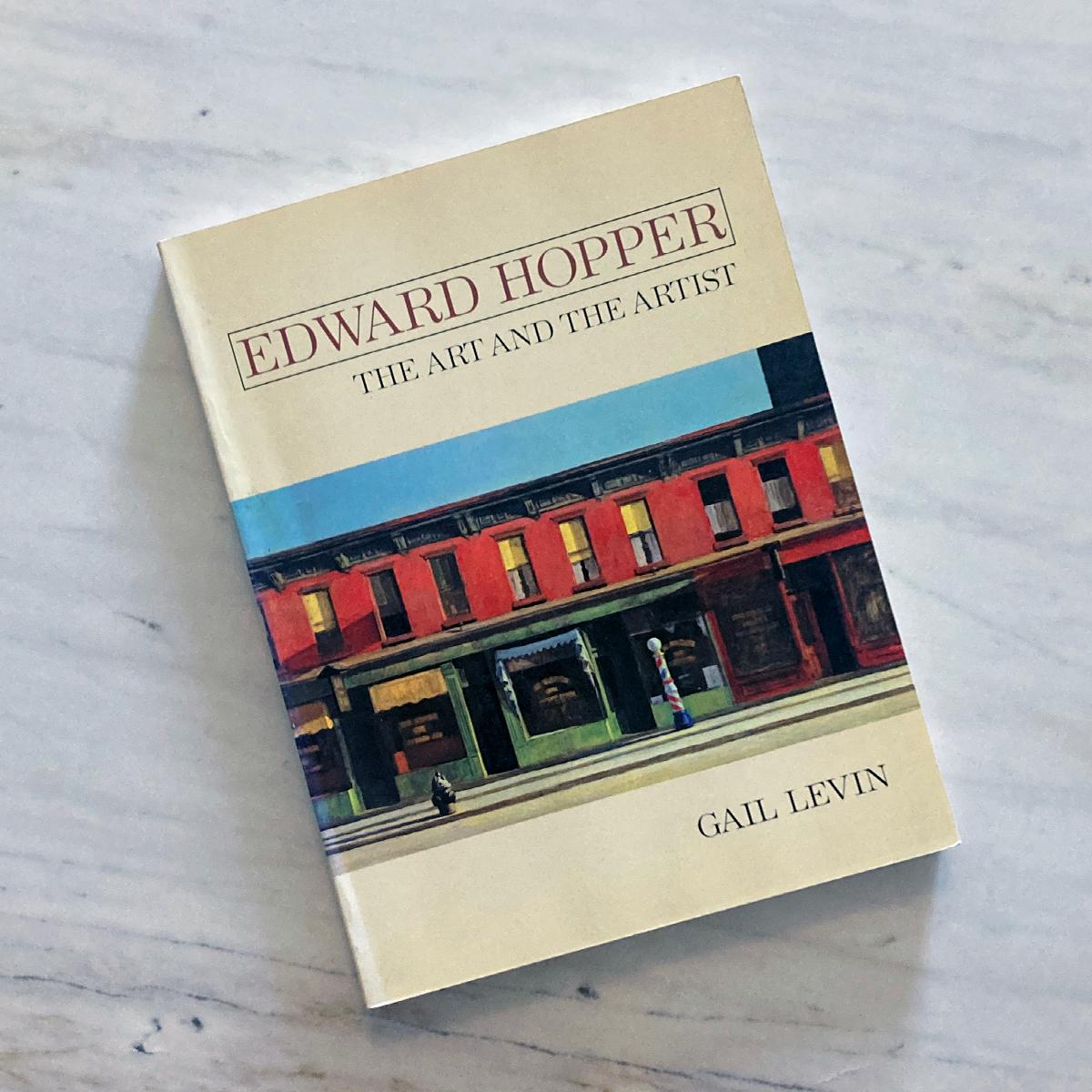 Edward Hopper: The Art And The Artist, by Gail Levin in partnership with The Whitney Museum. Softcover, text in English. 

A comprehensive look at Hopper's life and work, a compillation of sketches and paintings from an exhibit at The Whitney in