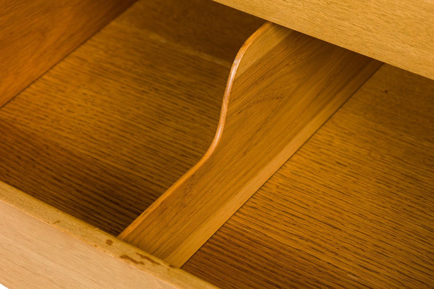 Edward J Wormley for Dunbar Furniture Co. Mid-Century American Walnut Chest in vendita 3