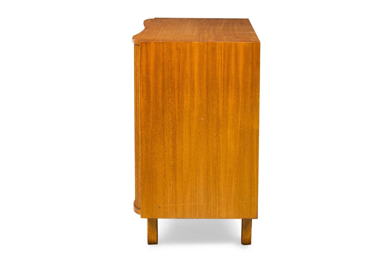 Mid-Century moderno Edward J Wormley for Dunbar Furniture Co. Mid-Century American Walnut Chest in vendita