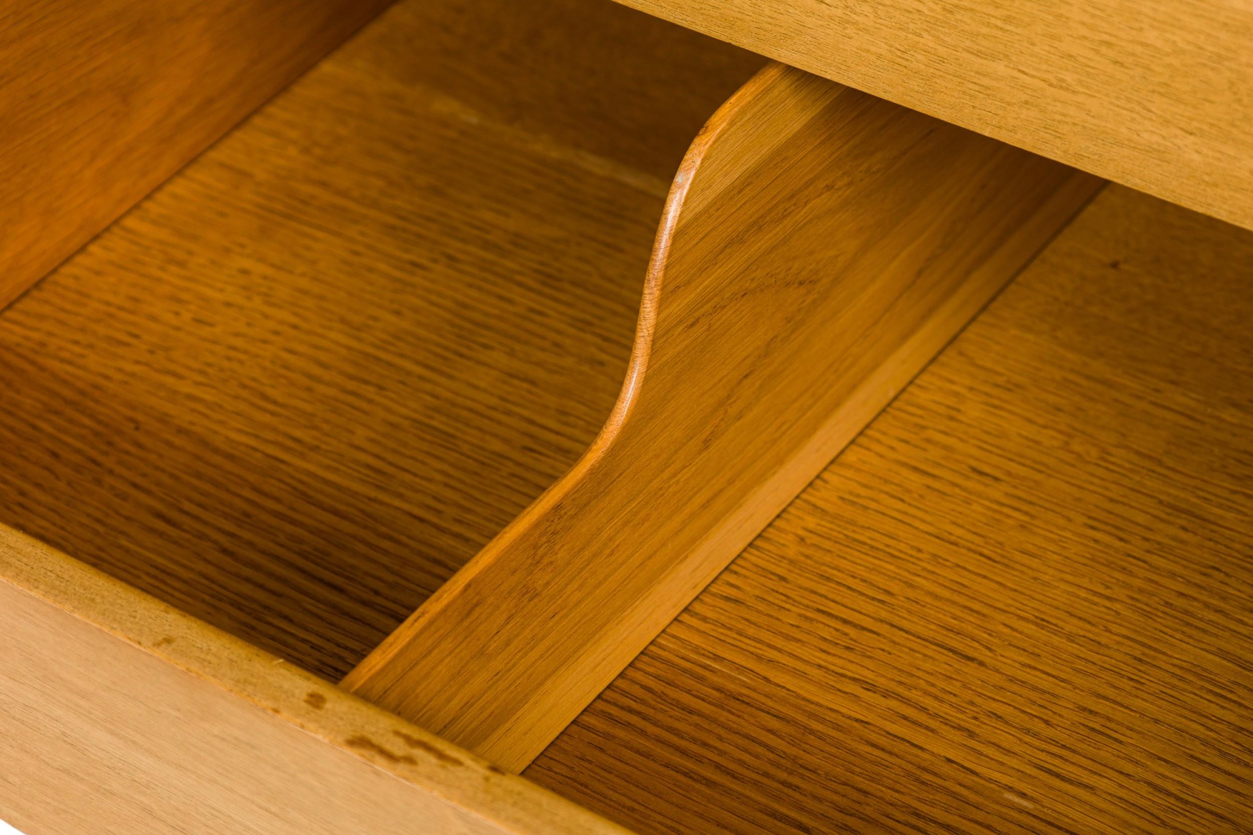 Edward Wormley per Dunbar Furniture Co. Cassapanca in noce a due sezioni in vendita 2