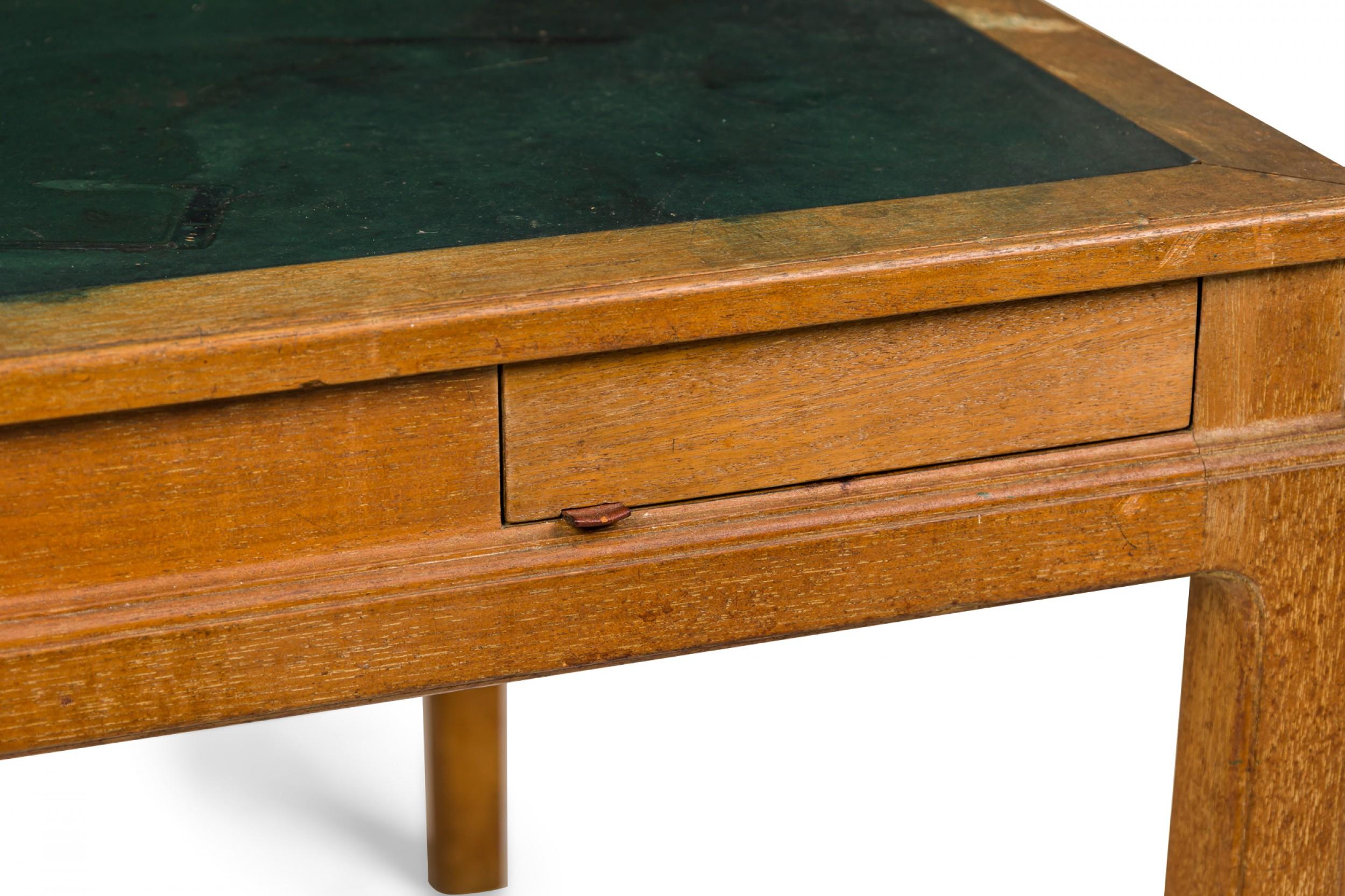 Edward J. Wormley für Dunbar, Spieltisch mit grüner Lederplatte (Holz) im Angebot