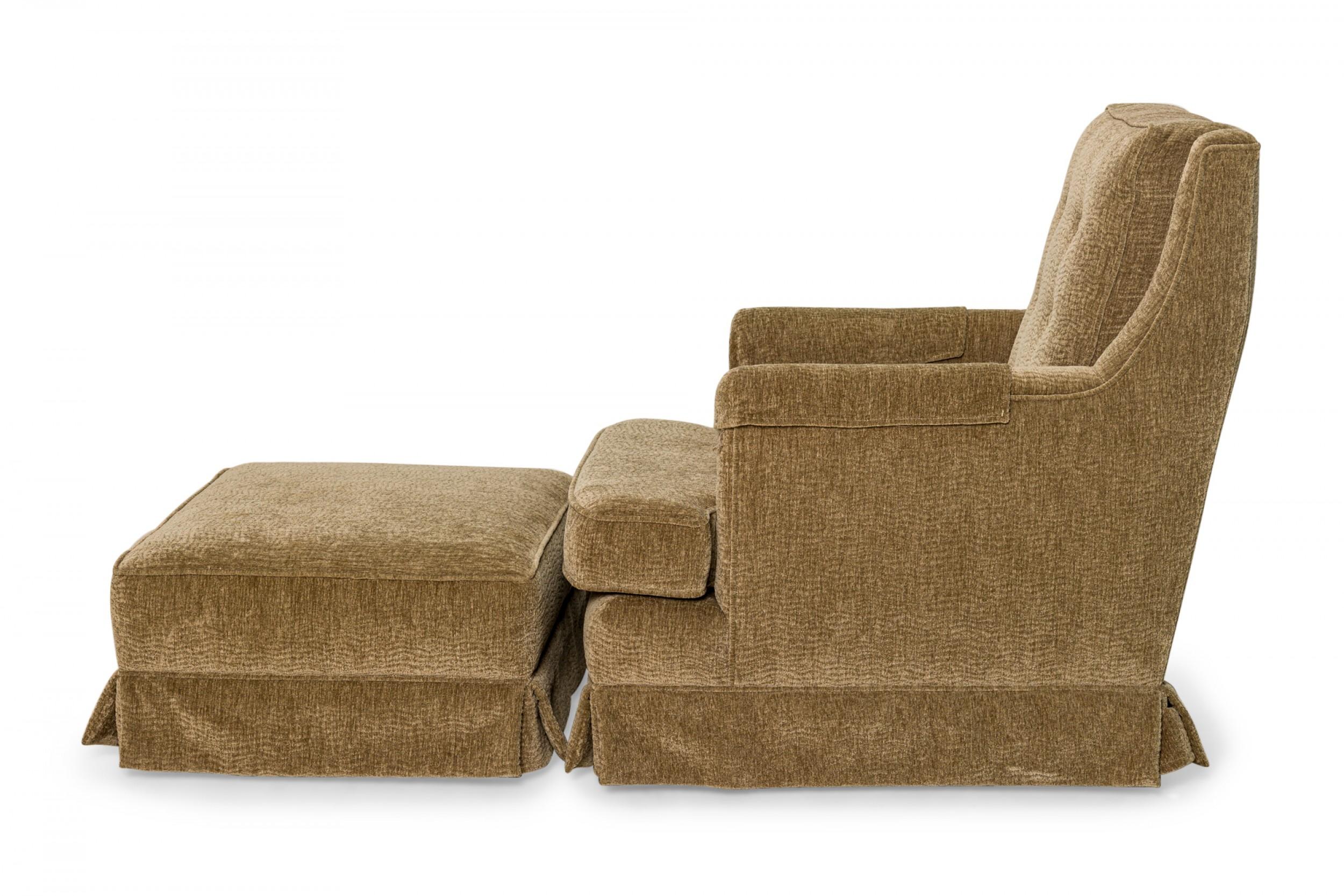 Mid-Century moderno Edward J Wormley per Dunbar Poltrona da salotto con schienale alto color taupe e ottomano in vendita