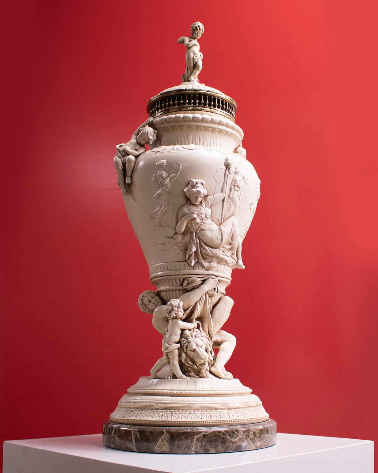 Neoclassical XIX century vase Edward James in white terracotta from 1860 For Sale 4