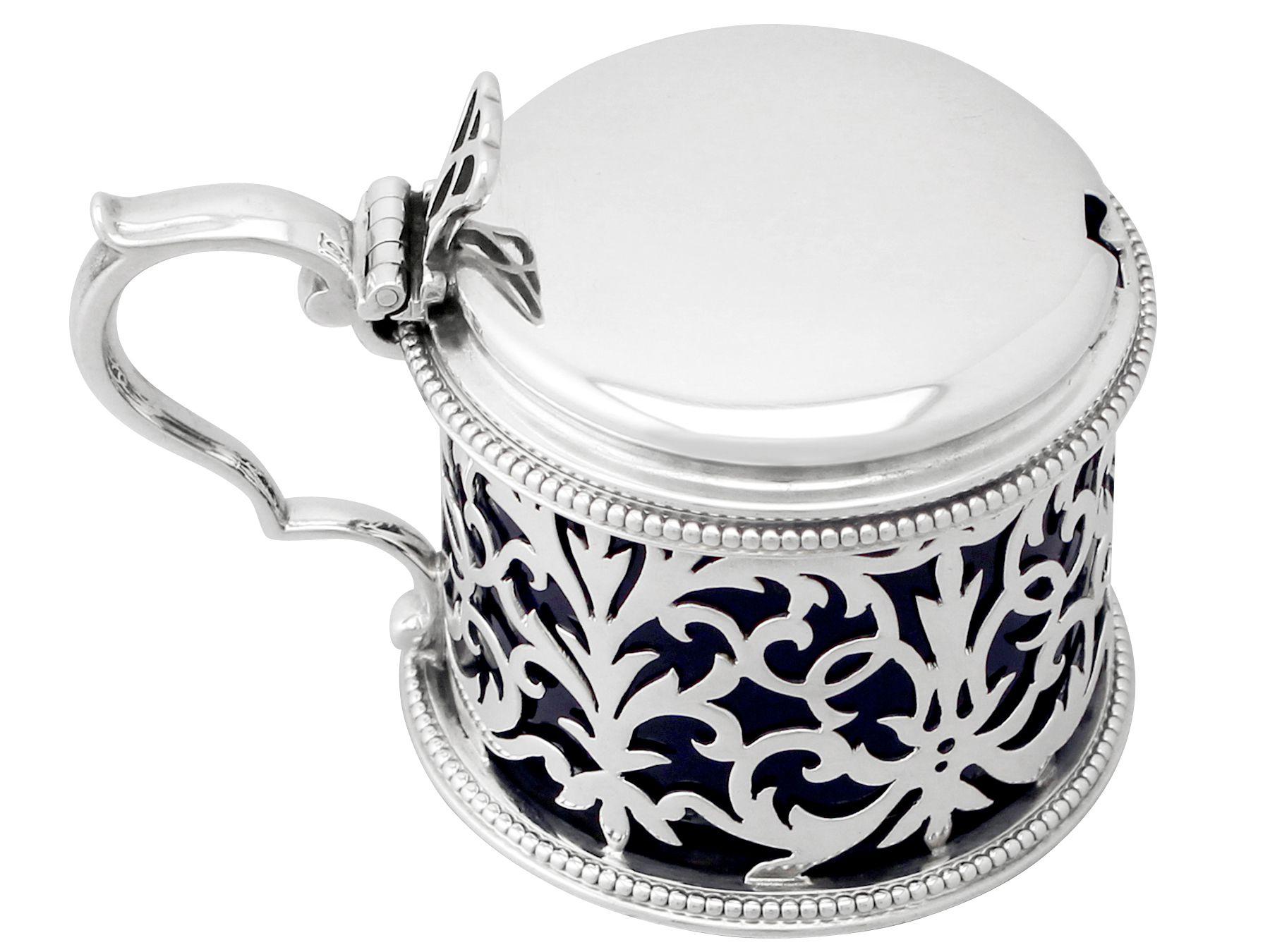 An exceptional, fine and impressive antique Victorian English sterling silver mustard pot made by Edward & John Barnard; an addition to our silver cruets/condiments collection.

This exceptional antique Victorian sterling silver mustard pot has a