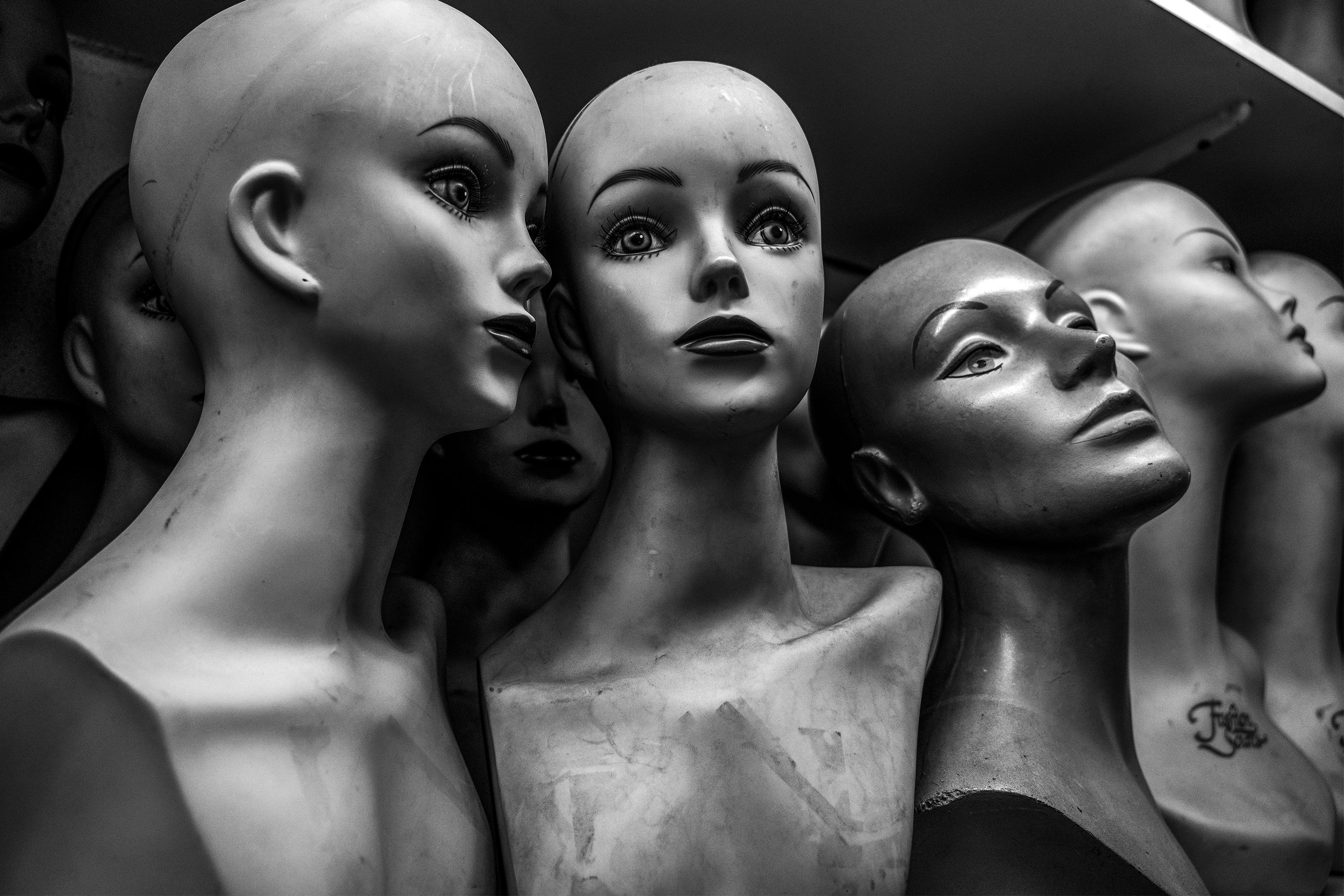 Black and White Photograph di Edward L. Rubin - Sussurri
