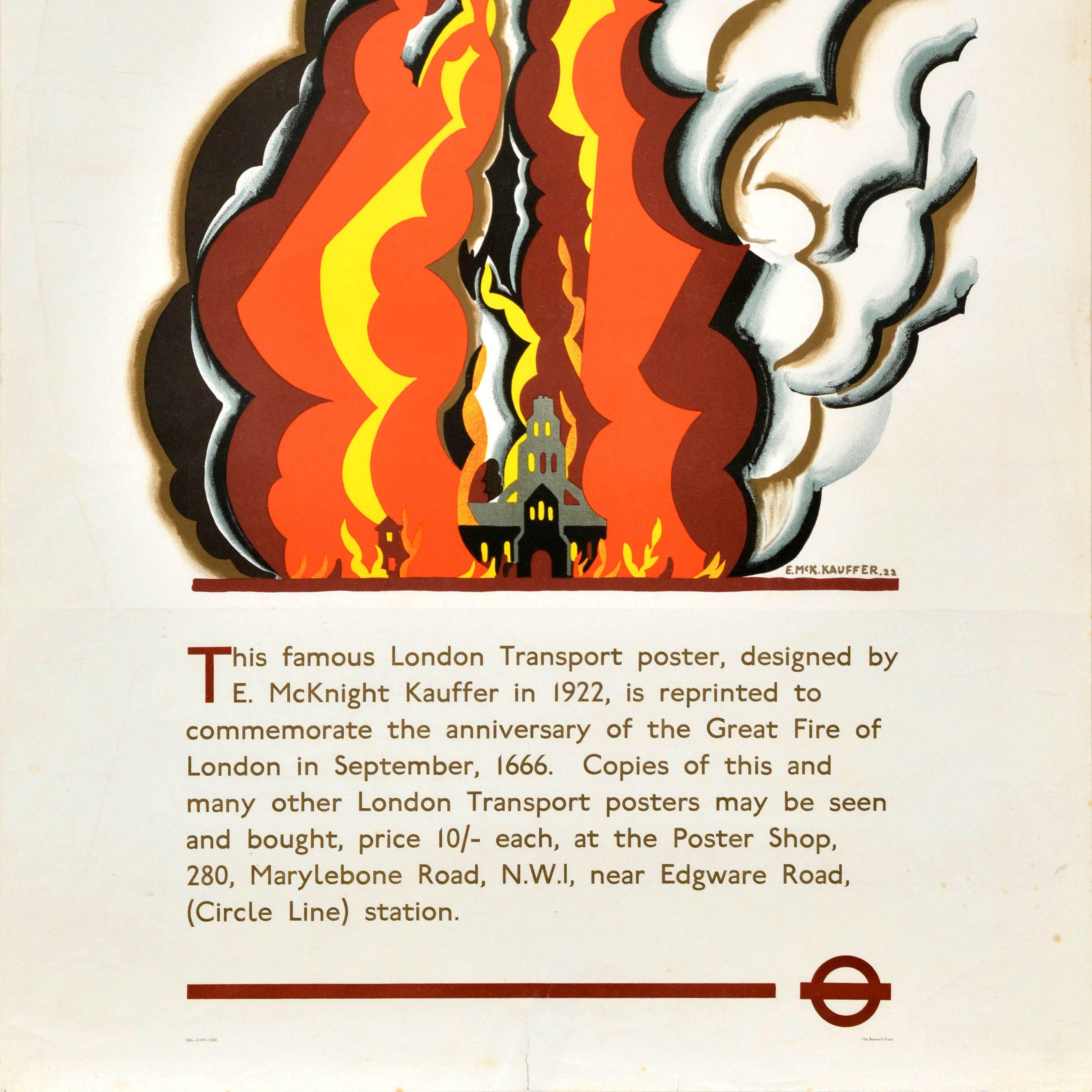 Reproduction officielle vintage d'une affiche du métro de Londres représentant une œuvre d'art de l'un des plus célèbres affichistes du XXe siècle, Edward McKnight Kauffer (1890-1954), le grand incendie de Londres avec les flammes orange, rouge et