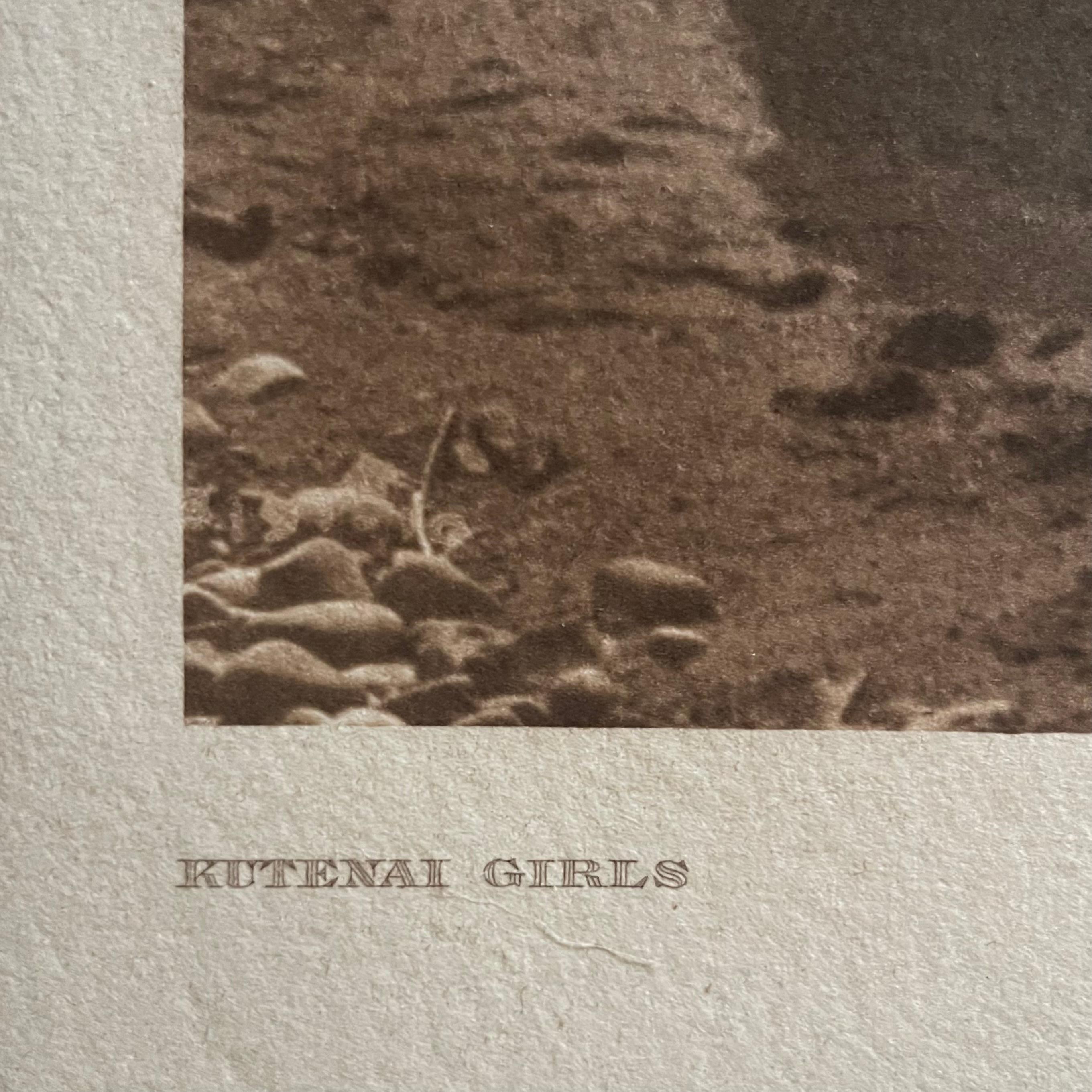 Edward S. Curtis (1868-1952)  Chicas Kutenai, 1910 en Bueno estado para la venta en CA, CA