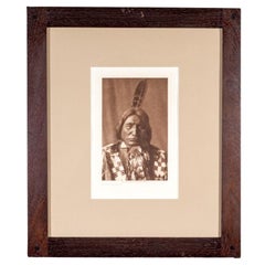 Edward S. Curtis (1868-1952) Raro fotograbado en sepia titulado "Alce moteado - Brule