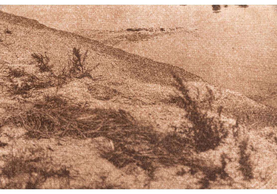 Edward S. Curtis (1868-1952) Seltene Sepia-Fotogravur mit dem Titel „Cree Boatwomen“ (Acryl) im Angebot