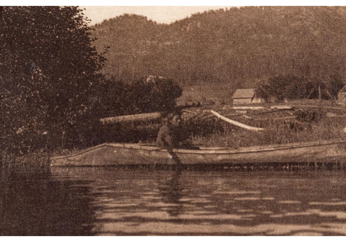 Amérindien Edward S. Curtis (1868-1952) Rare photogravure sépia intitulée « Kalispel Camp » en vente