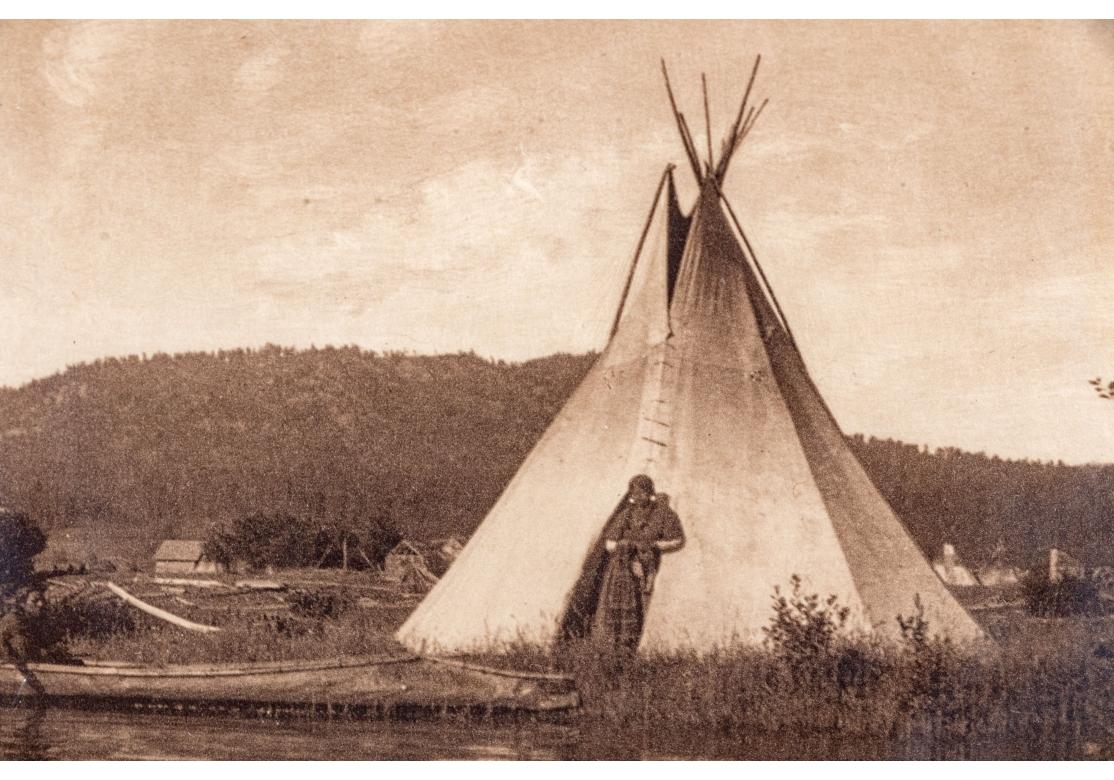 Américain Edward S. Curtis (1868-1952) Rare photogravure sépia intitulée « Kalispel Camp » en vente