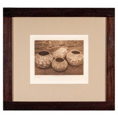 Edward S. Curtis (1868-1952) Escaso fotograbado en sepia titulado "Cerámica Zuni"