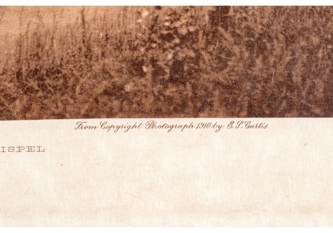 Edward S. Curtis (1868-1952) Sepia-Fotogravur auf dem Pend D'Oreille - Kalispel im Angebot 1