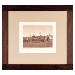 Edward S. Curtis (1868-1952) Fotoincisione in seppia dal titolo "La parata - Apsaroke"