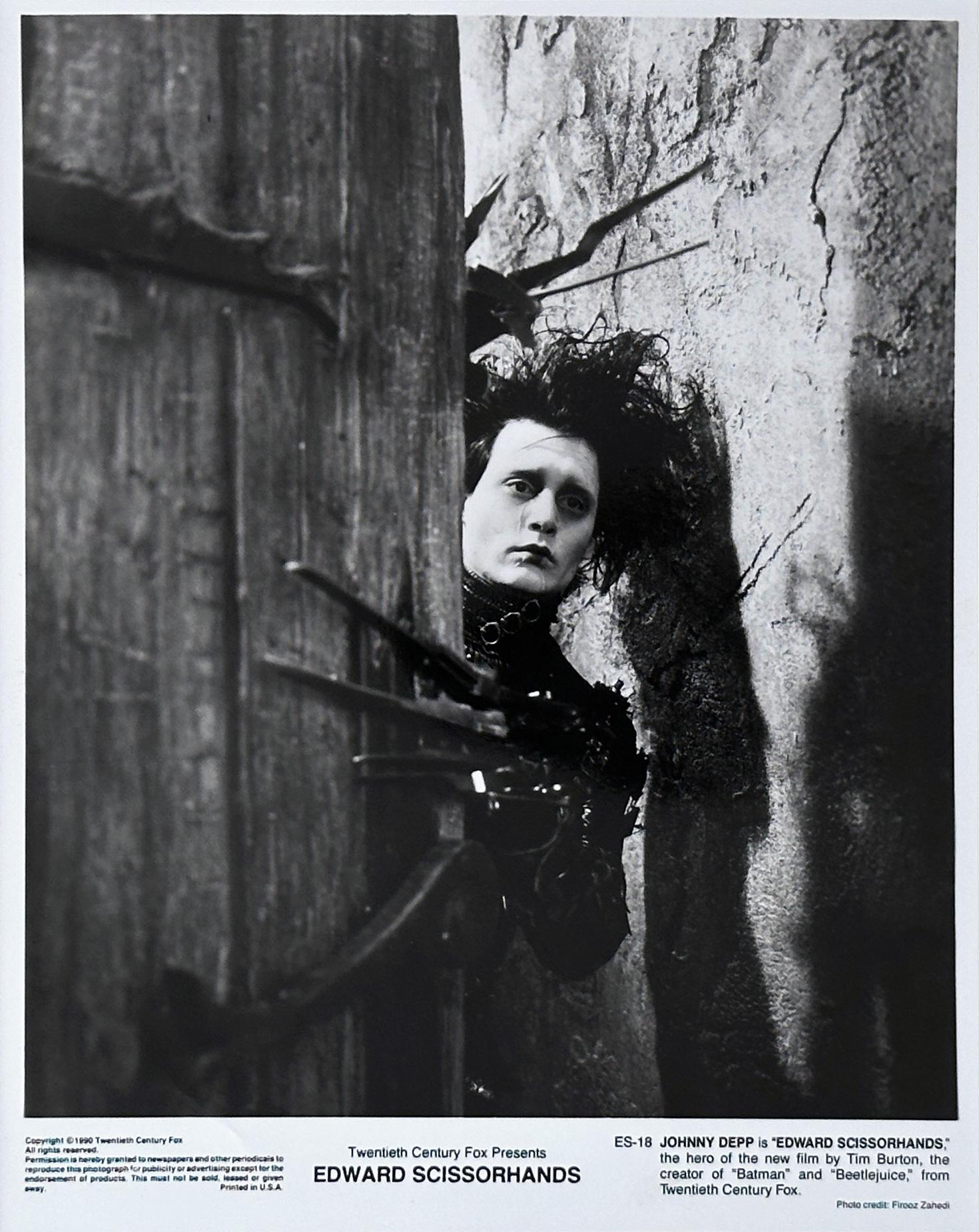 Original 20th Century Fox 8x10 inches Publicity Still pour le classique Edward Scissorhands (1990) de Tim Burton avec une magnifique image de Johnny Depp.

Les photos de publicité (film/production) ont été créées pour aider les studios à promouvoir