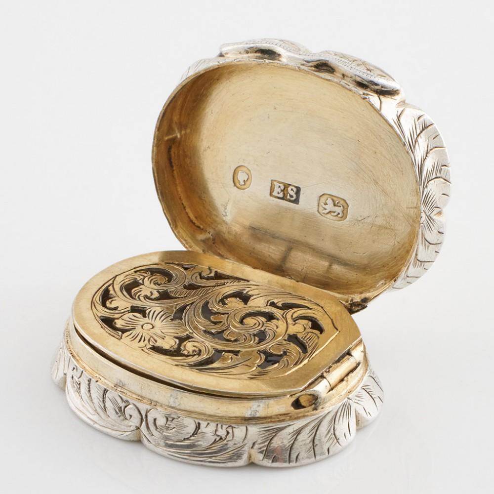 Heading : Edward Smith Sterling Silver Vinaigrette
Date : Hallmarked in Birmingham 1857 For Edward Smith
Period : Victoria
Origin : Birmingham England
Decoration : Broadly ovoid petal shape, chased petal on the flanks. Engraved H within the