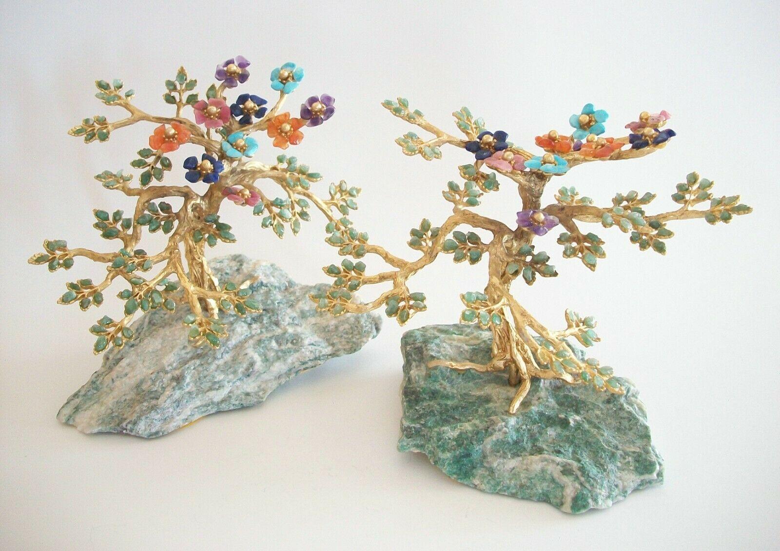 Hollywood Regency Edward Swoboda, rare paire d'arbres sertis de pierres précieuses sur jadéite, États-Unis, vers 1970 en vente