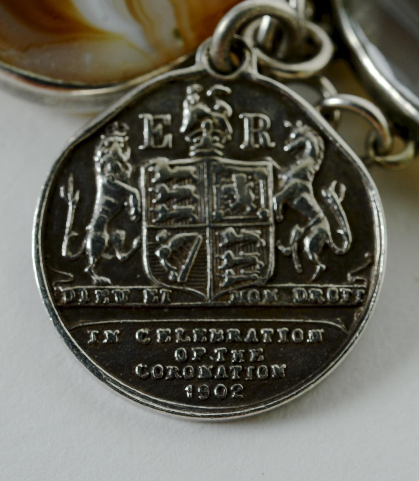 Edward VII and Queen Alexandra Coronation Souvenir Bracelet, Agate, c1902 In Good Condition For Sale In valatie, NY