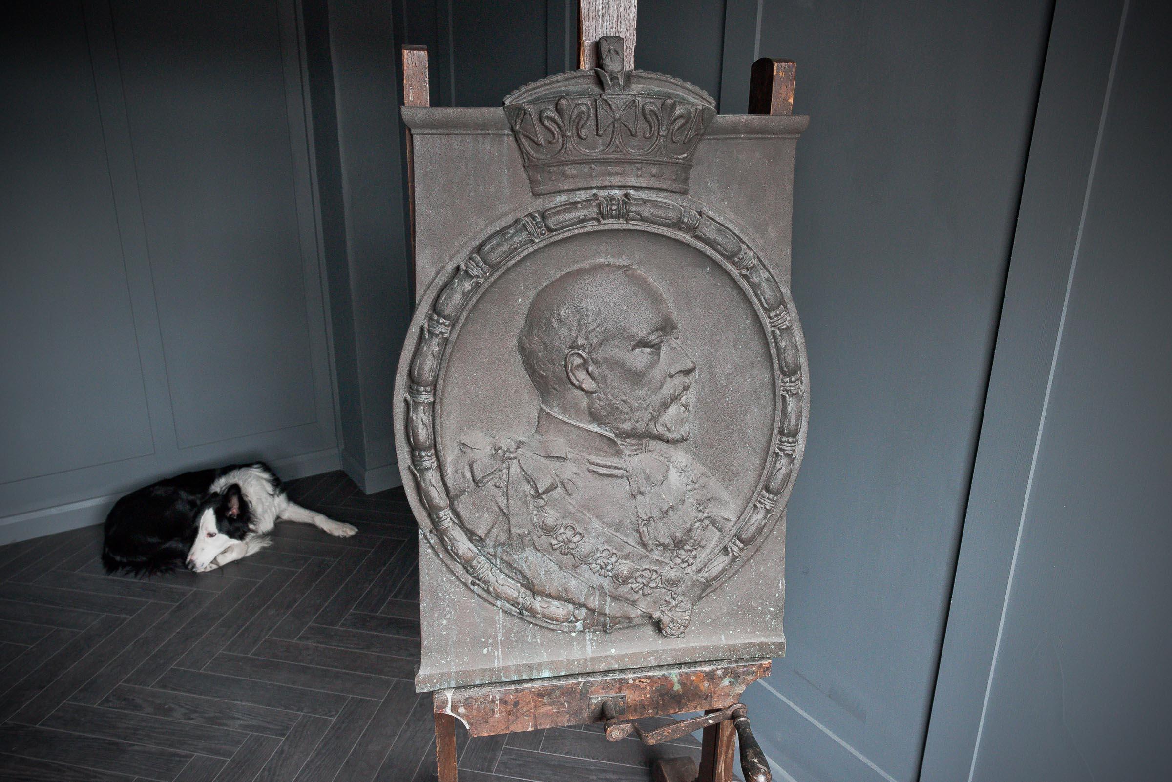 Plaque de fontaine commémorative en bronze d'Edwards VII par William Silver Frith (c.1910) en vente 1